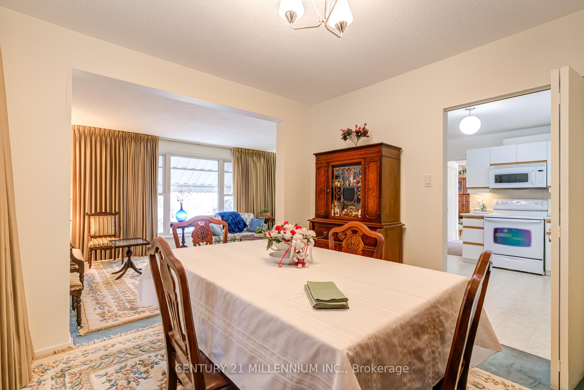 Photo 9 of 2 Durham Crescent, Brampton, Southgate — HOMEH