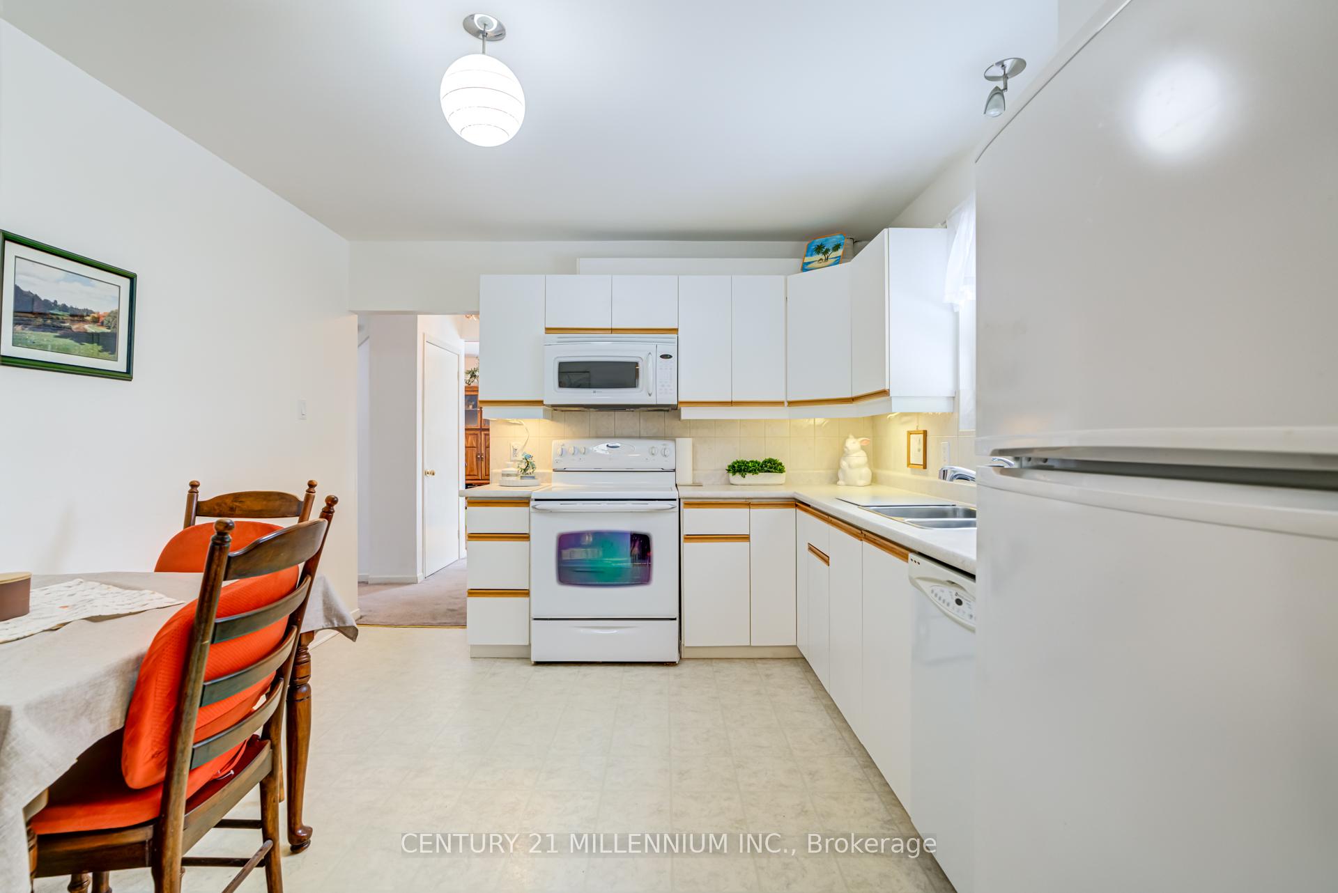 Photo 10 of 2 Durham Crescent, Brampton, Southgate — HOMEH