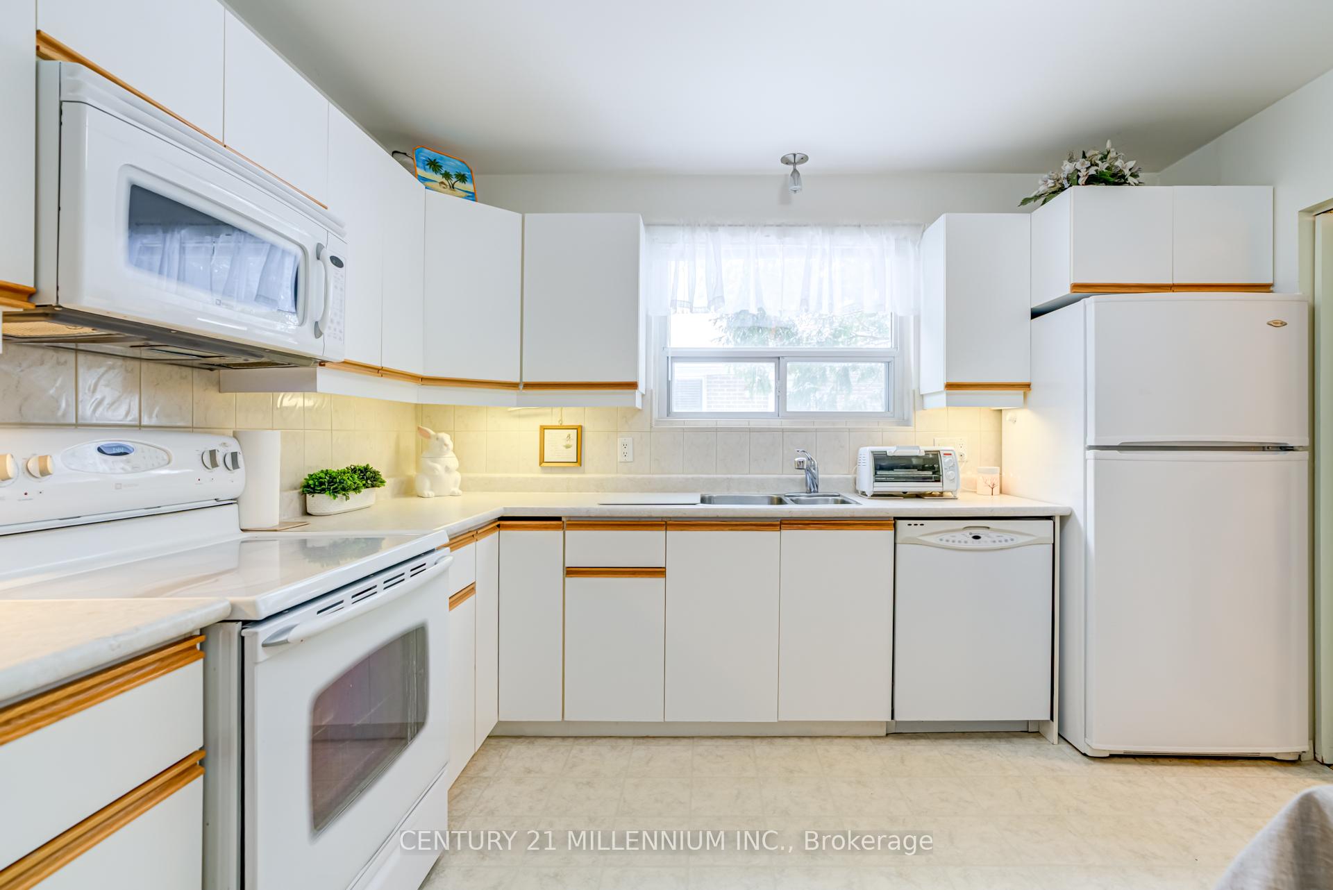 Photo 11 of 2 Durham Crescent, Brampton, Southgate — HOMEH