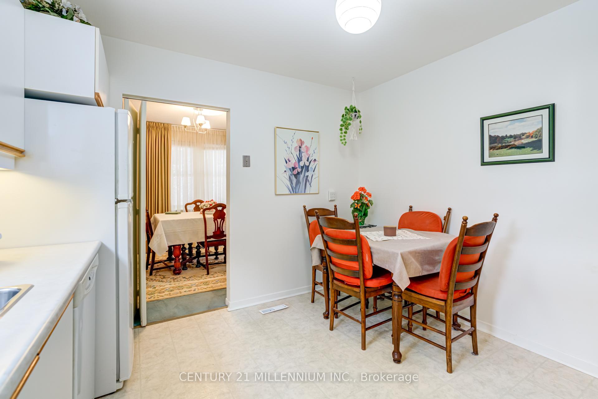 Photo 13 of 2 Durham Crescent, Brampton, Southgate — HOMEH