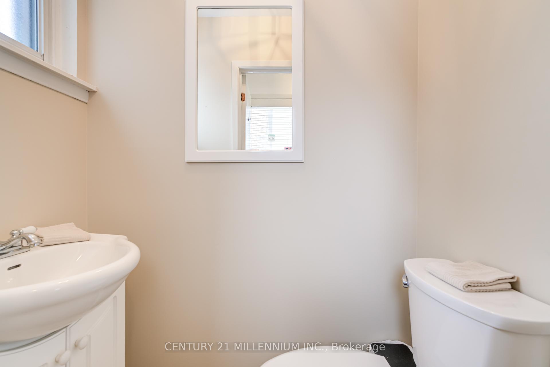 Photo 17 of 2 Durham Crescent, Brampton, Southgate — HOMEH