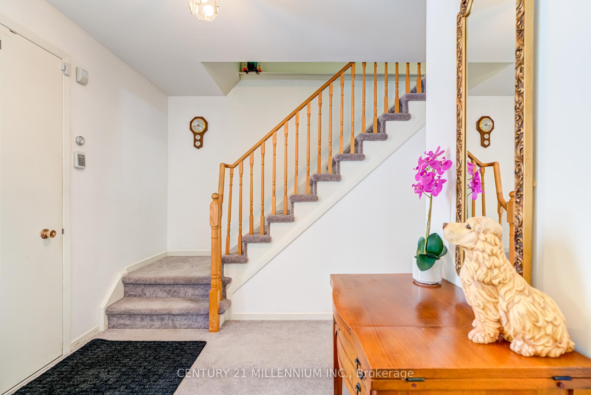 Photo 18 of 2 Durham Crescent, Brampton, Southgate — HOMEH