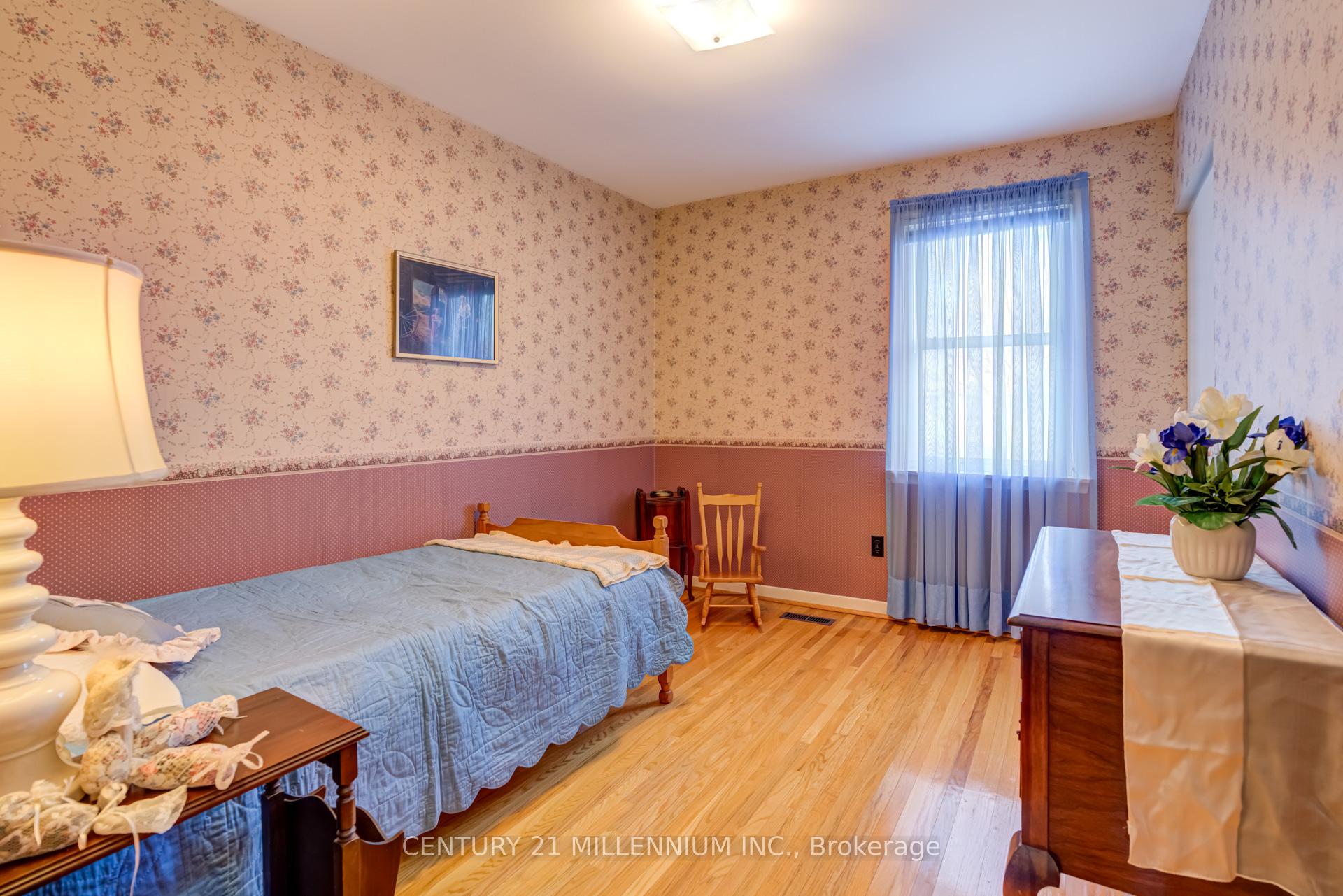 Photo 22 of 2 Durham Crescent, Brampton, Southgate — HOMEH