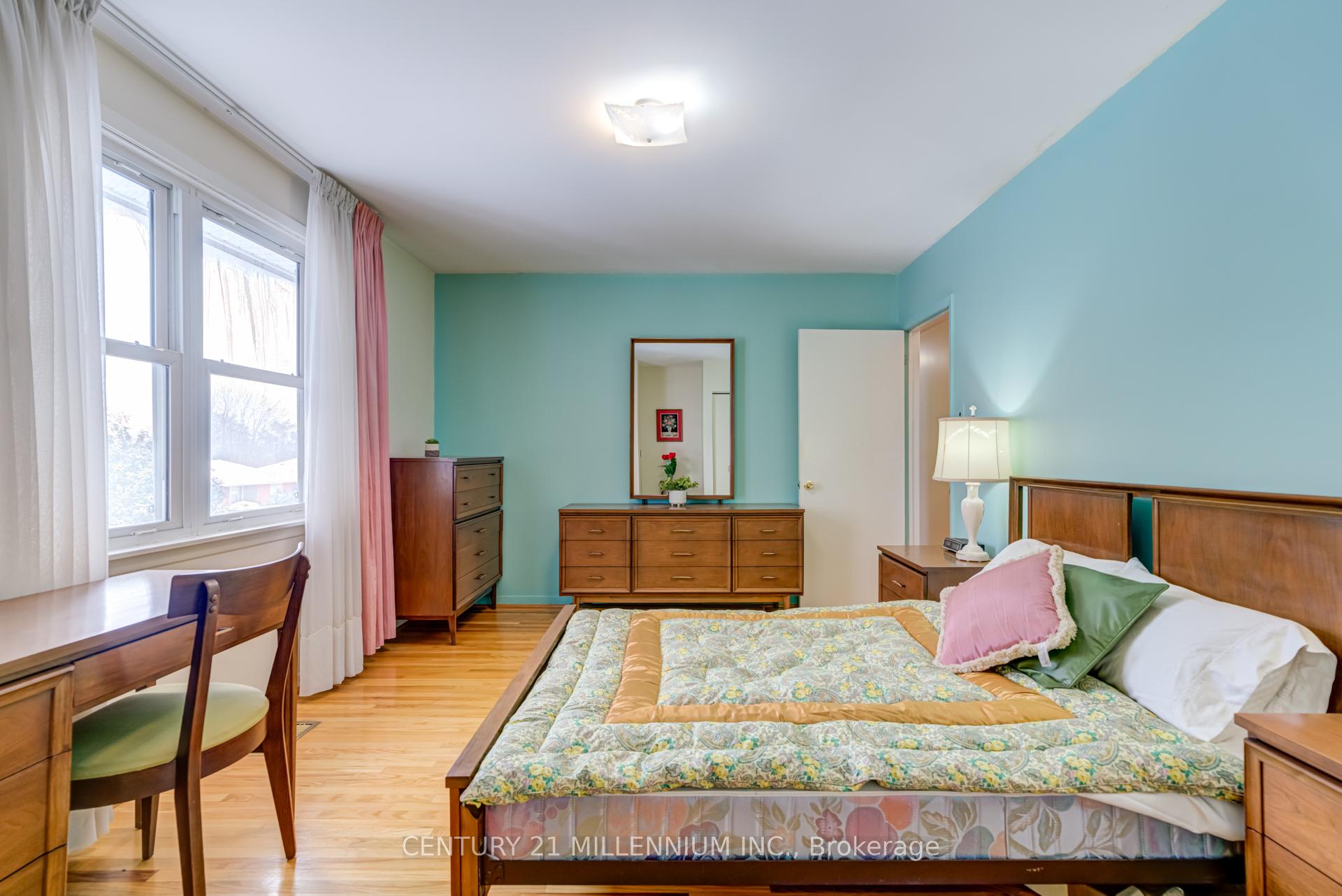 Photo 23 of 2 Durham Crescent, Brampton, Southgate — HOMEH