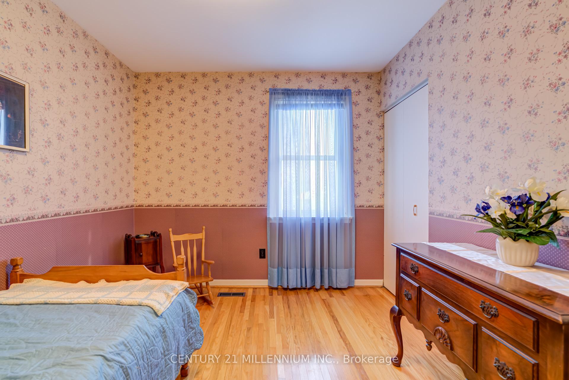 Photo 24 of 2 Durham Crescent, Brampton, Southgate — HOMEH