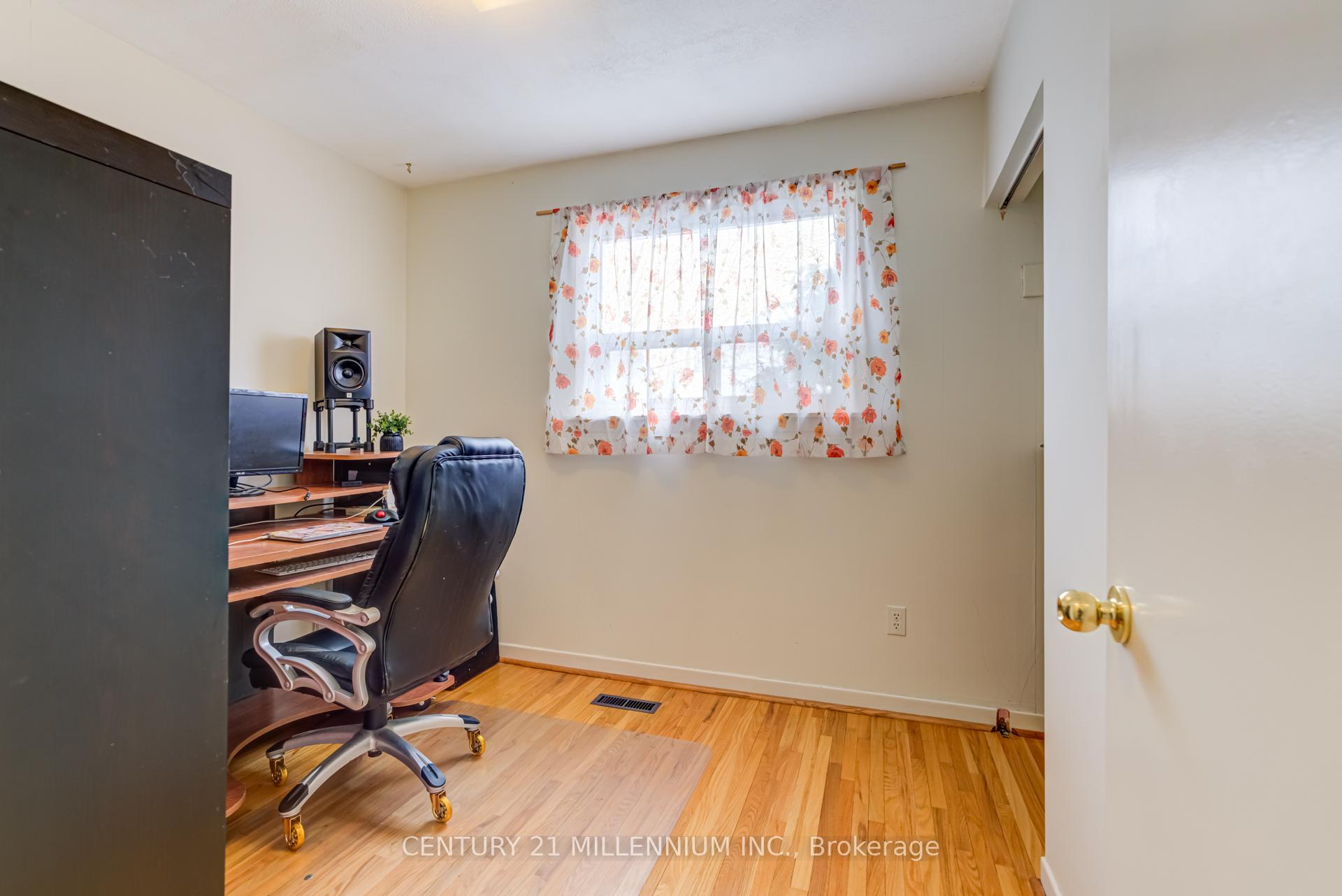 Photo 26 of 2 Durham Crescent, Brampton, Southgate — HOMEH
