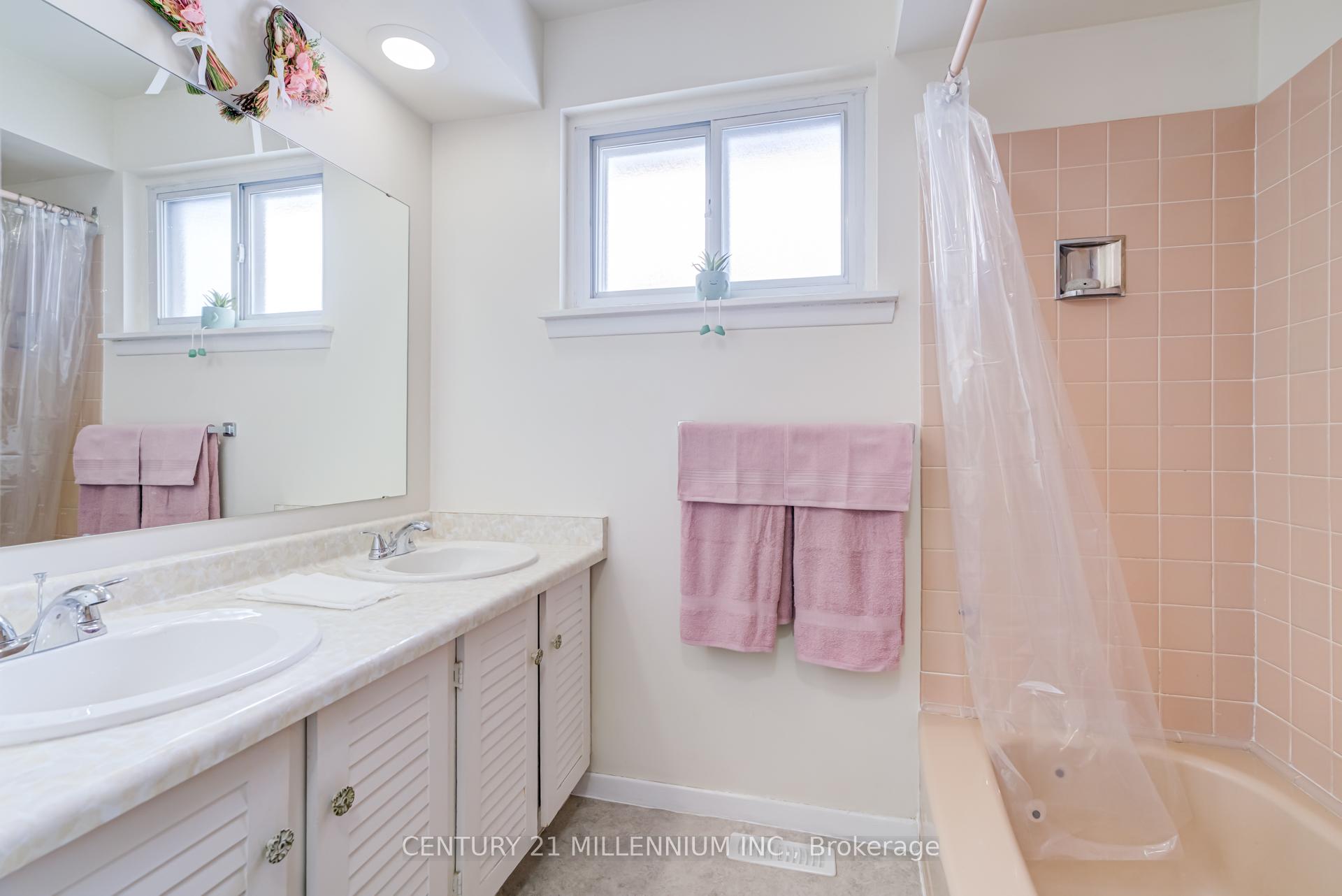 Photo 28 of 2 Durham Crescent, Brampton, Southgate — HOMEH