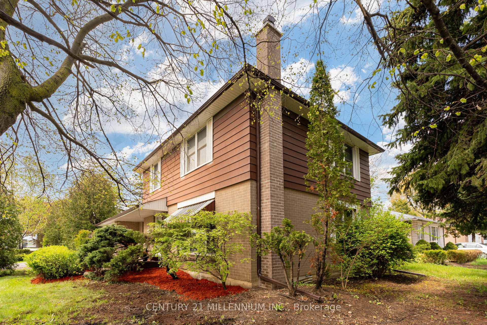 Photo 34 of 2 Durham Crescent, Brampton, Southgate — HOMEH