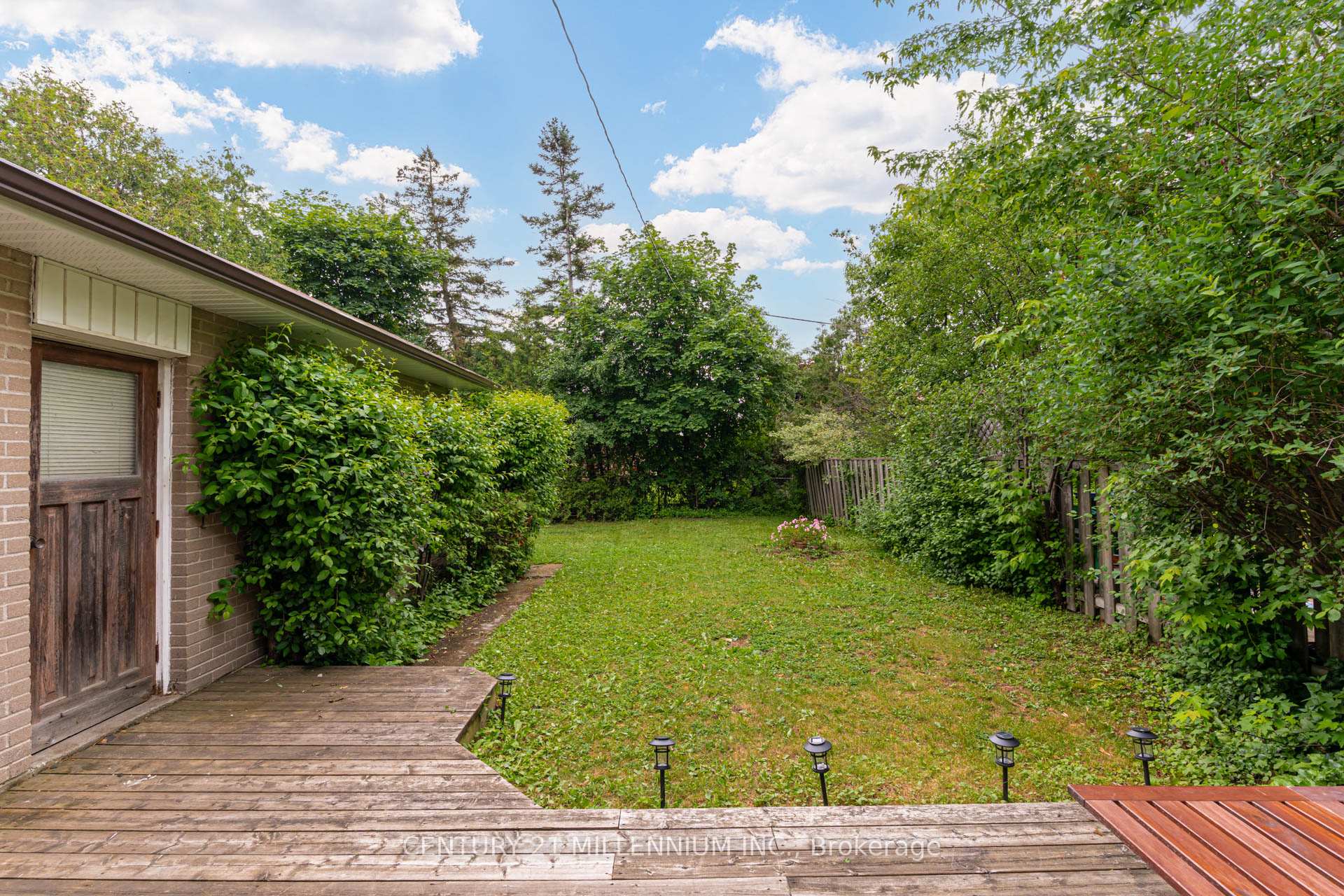 Photo 37 of 2 Durham Crescent, Brampton, Southgate — HOMEH