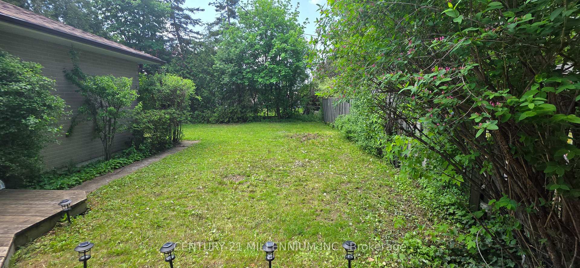 Photo 38 of 2 Durham Crescent, Brampton, Southgate — HOMEH