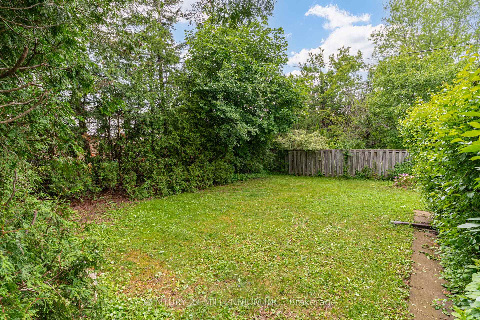 Photo 39 of 2 Durham Crescent, Brampton, Southgate — HOMEH