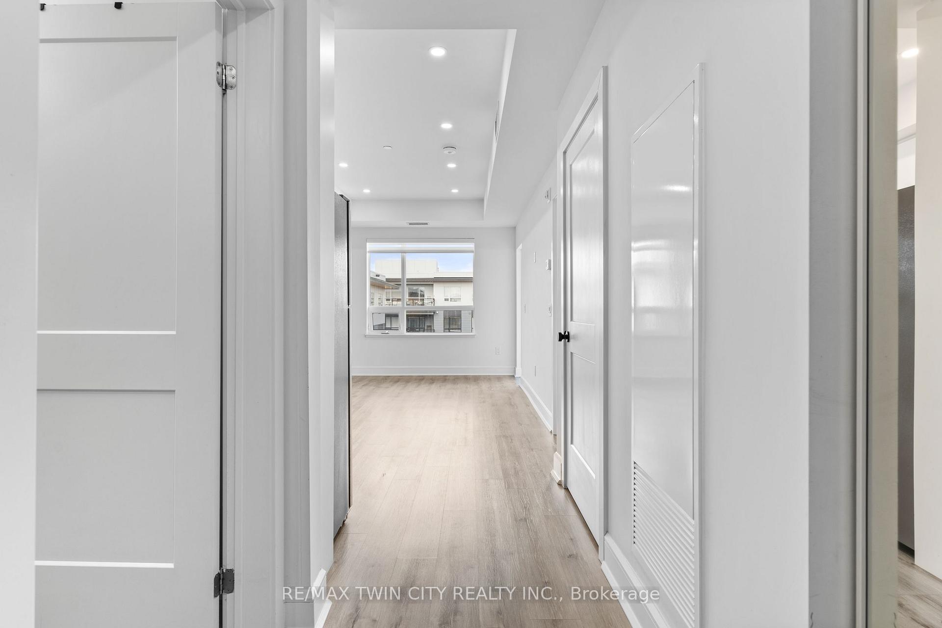 Photo 8 of Unit 607, 251 Northfield Drive E, Waterloo, Colonial Acres — HOMEH