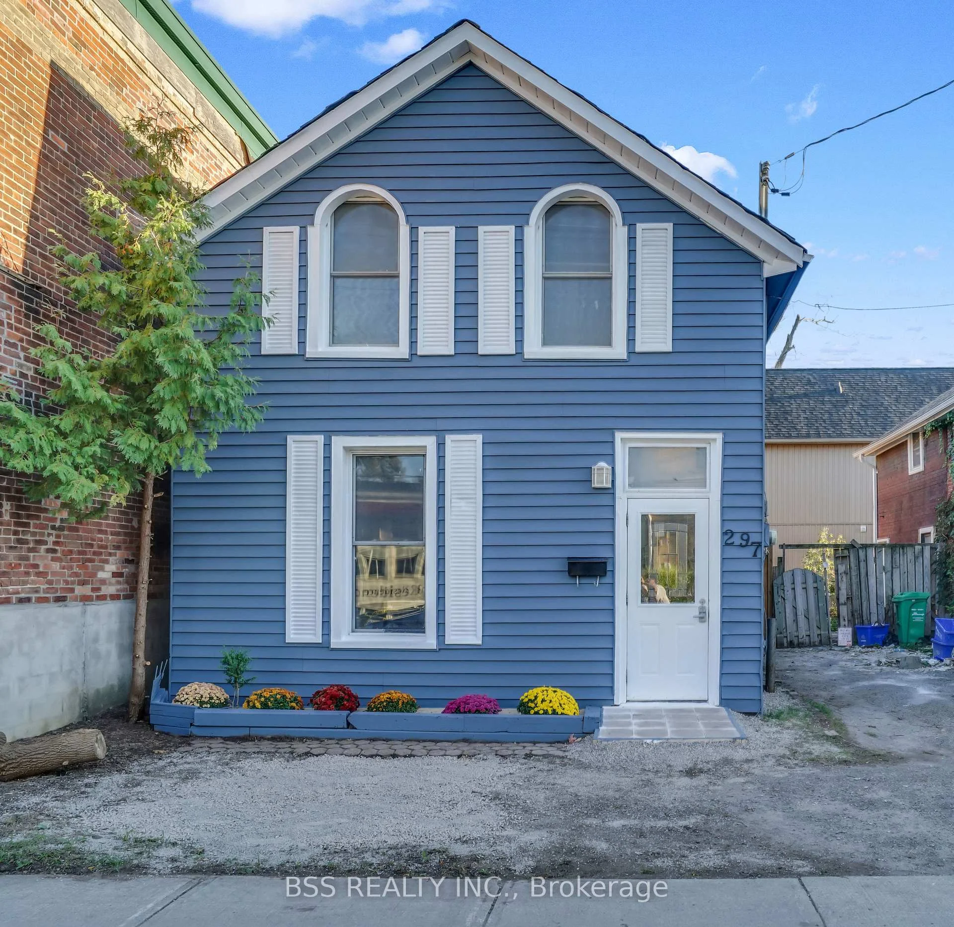 Photo 3 of 297 Sherbrooke Street, Peterborough, Town Ward 3 — HOMEH