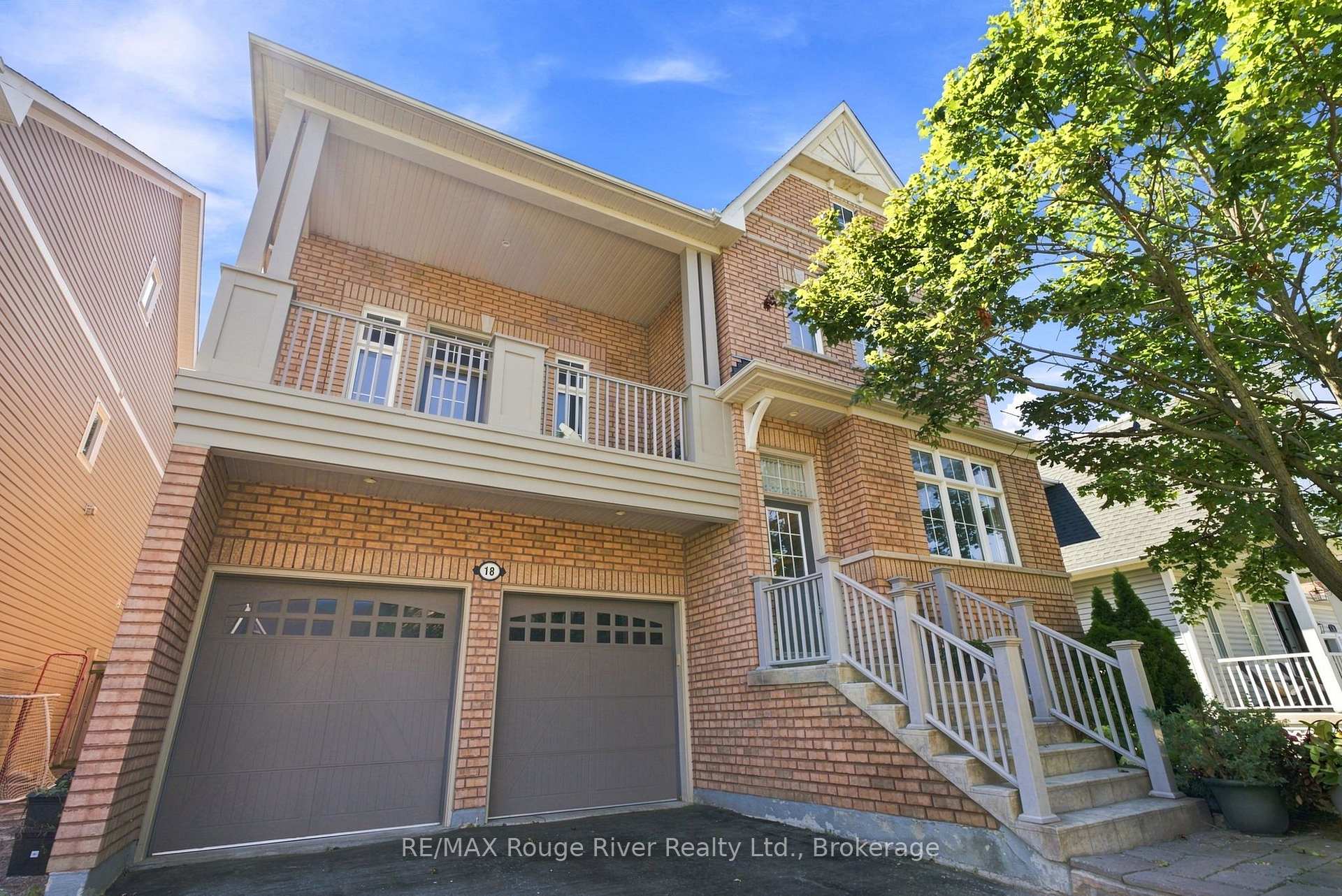 Photo 2 of 18 Rainbow Crescent, Whitby, Brooklin — HOMEH