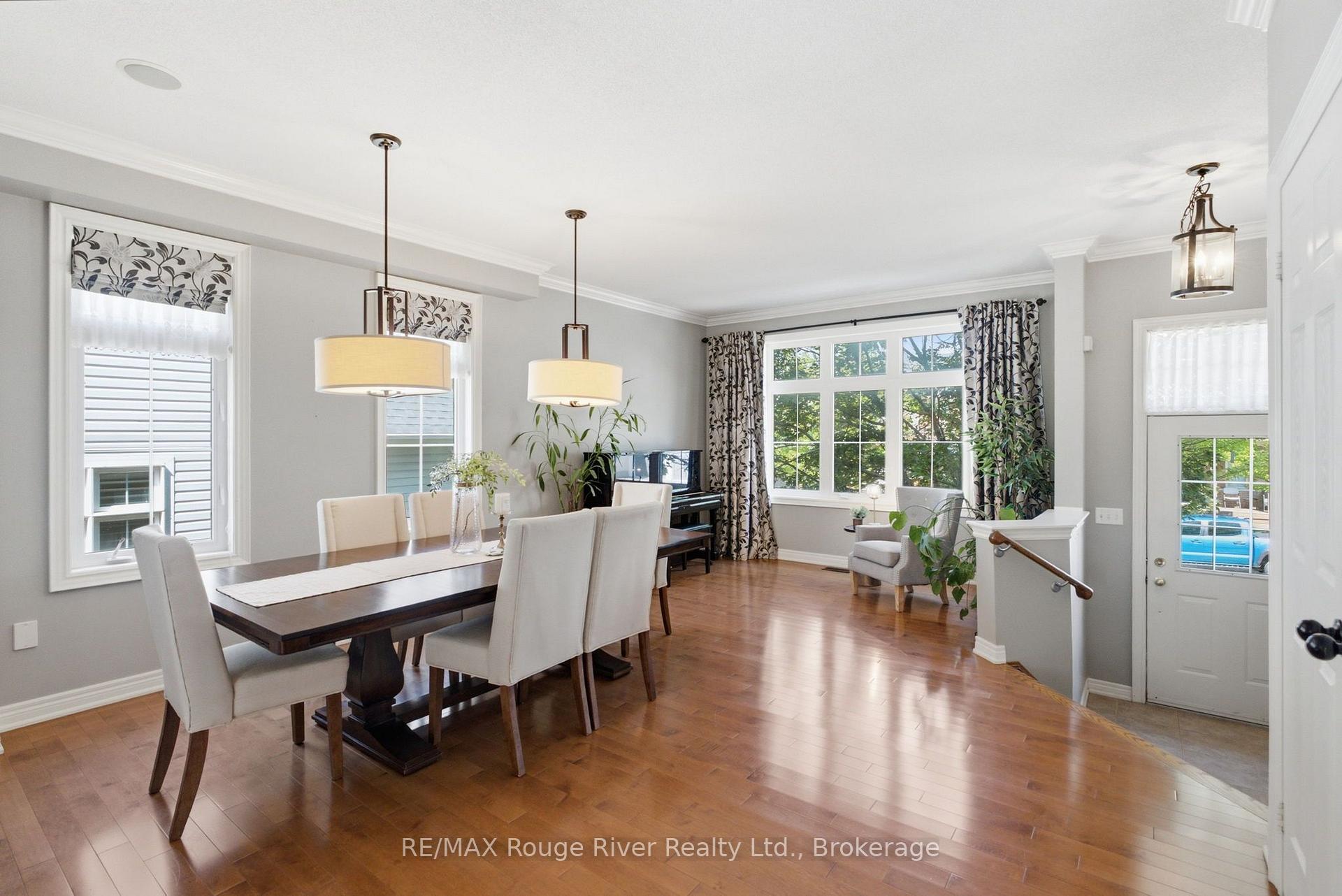 Photo 4 of 18 Rainbow Crescent, Whitby, Brooklin — HOMEH