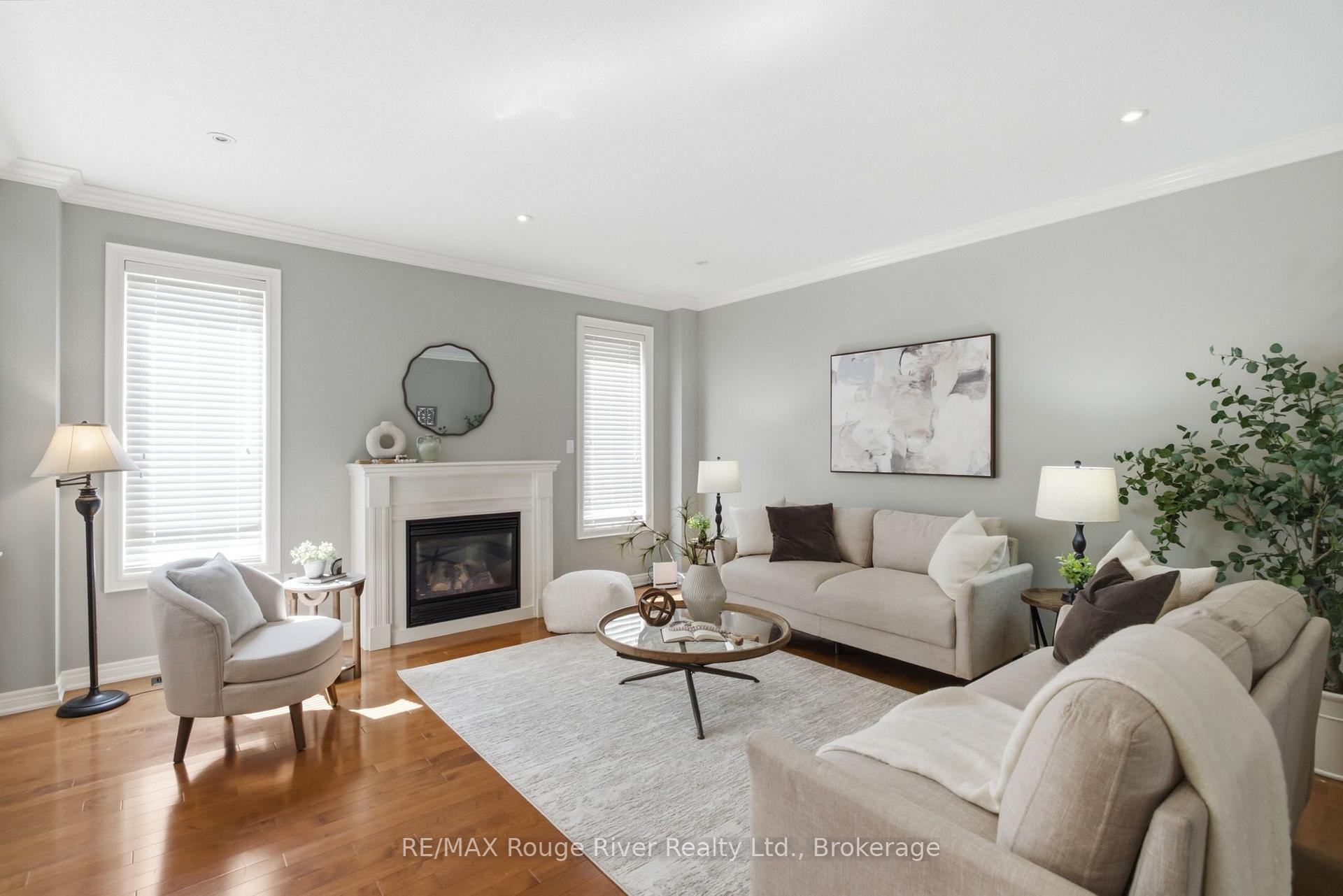 Photo 8 of 18 Rainbow Crescent, Whitby, Brooklin — HOMEH