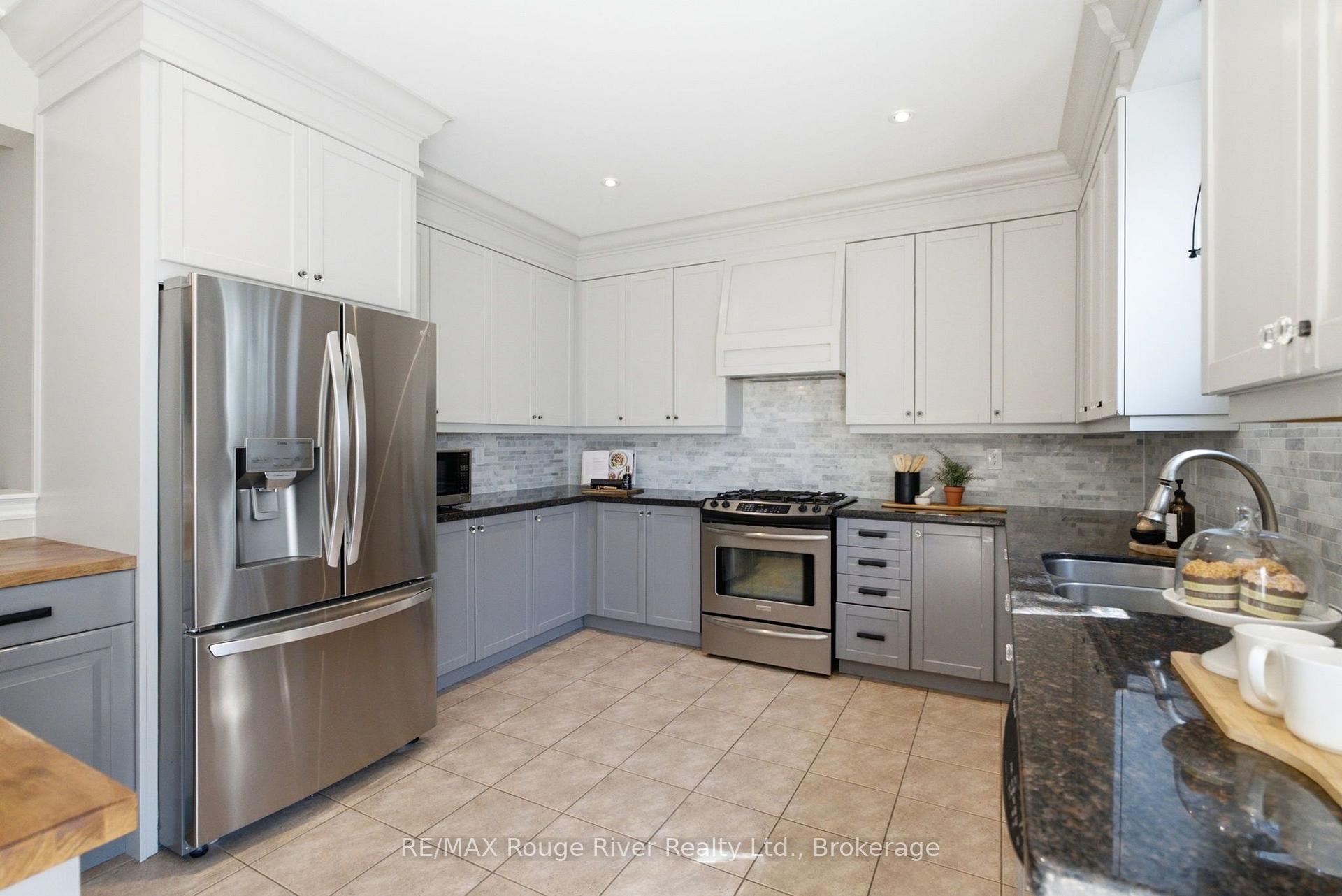 Photo 13 of 18 Rainbow Crescent, Whitby, Brooklin — HOMEH