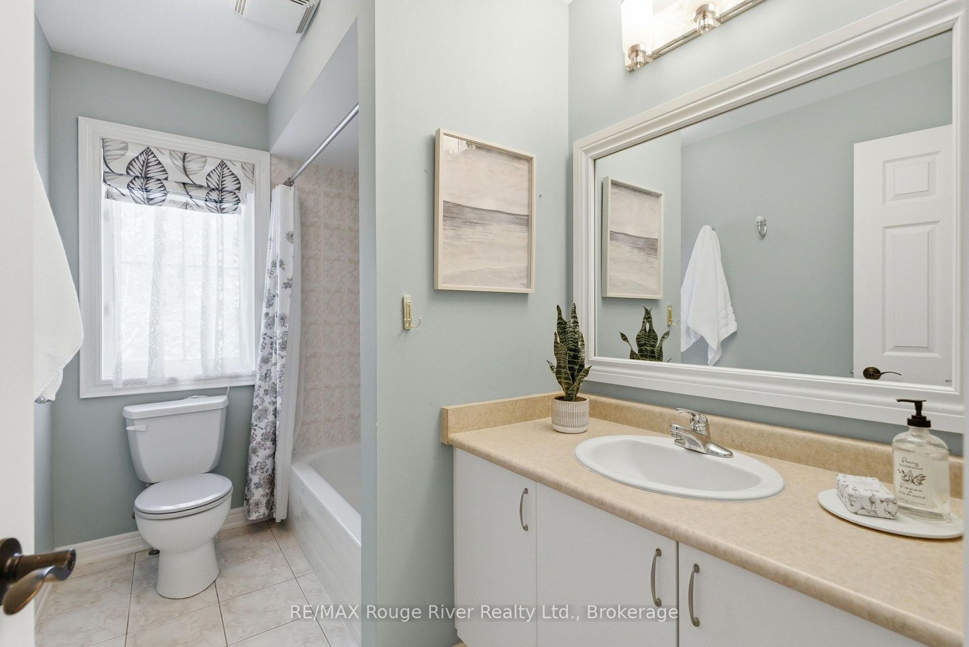 Photo 36 of 18 Rainbow Crescent, Whitby, Brooklin — HOMEH