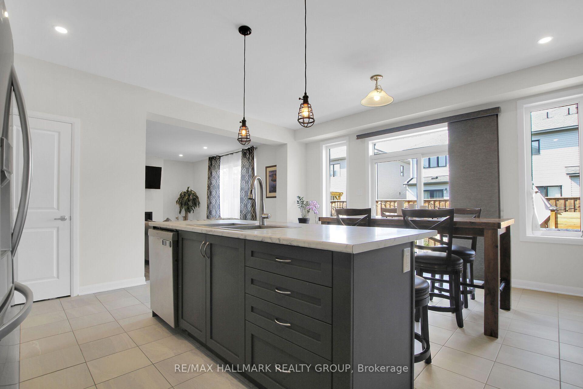 Photo 21 of 31 Sweet Pea Way, Ottawa, Kanata - Kanata Lakes/Heritage Hills — HOMEH