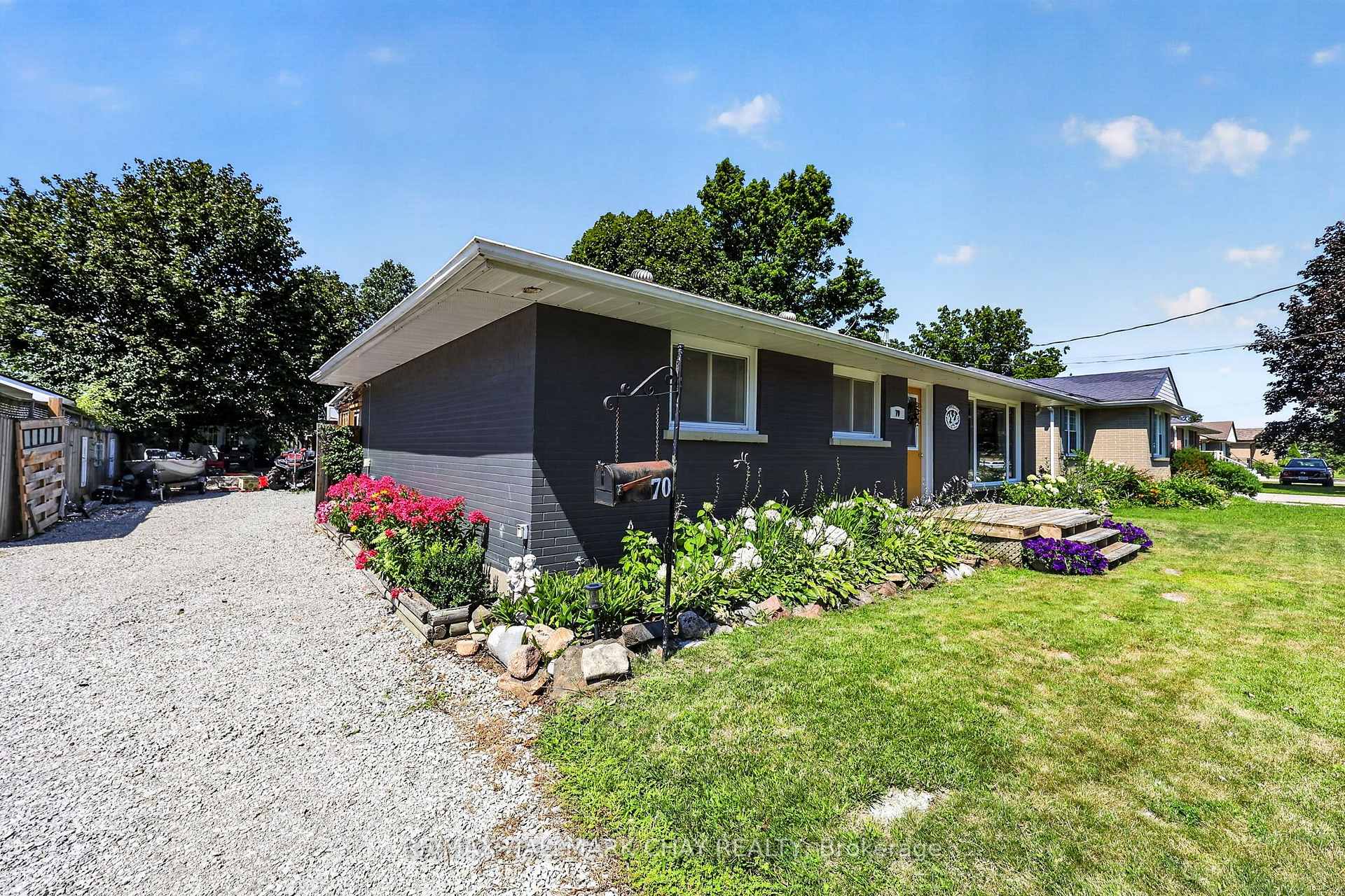 Photo 2 of 70 North Street W, Orillia — HOMEH