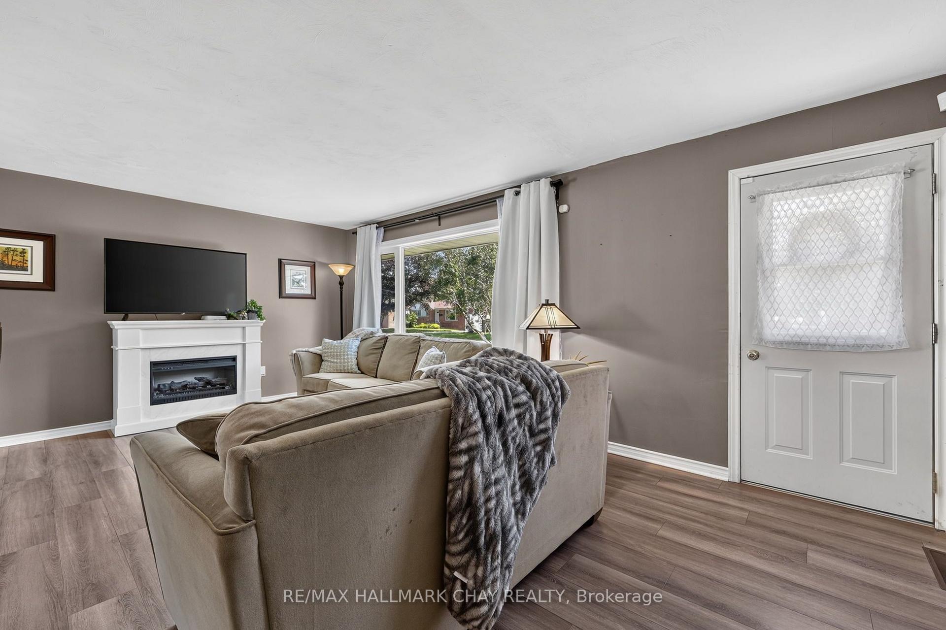 Photo 6 of 70 North Street W, Orillia — HOMEH