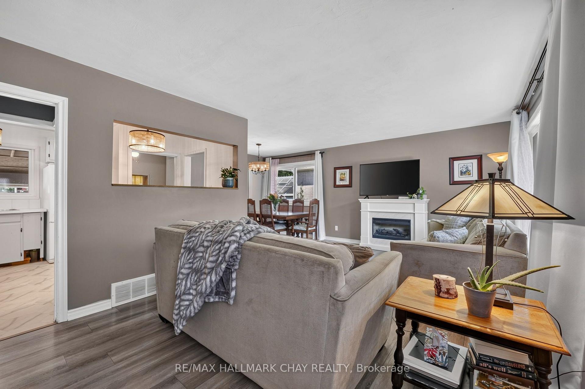Photo 7 of 70 North Street W, Orillia — HOMEH