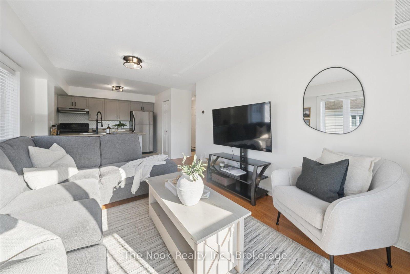 Photo 4 of Unit 301, 106 Aspen Springs Drive, Clarington, Bowmanville — HOMEH