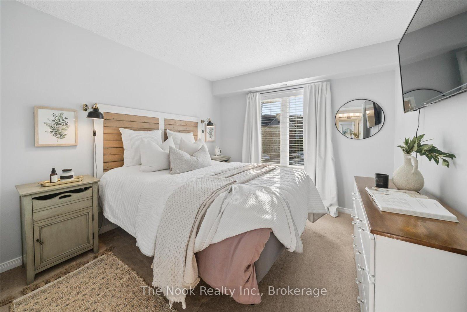 Photo 9 of Unit 301, 106 Aspen Springs Drive, Clarington, Bowmanville — HOMEH