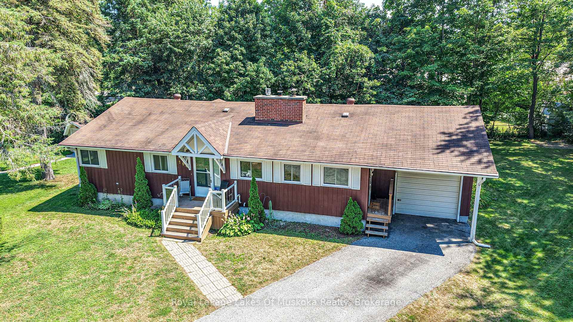 Photo 2 of 180 Lofty Pines Crescent, Gravenhurst, Muskoka (S) — HOMEH