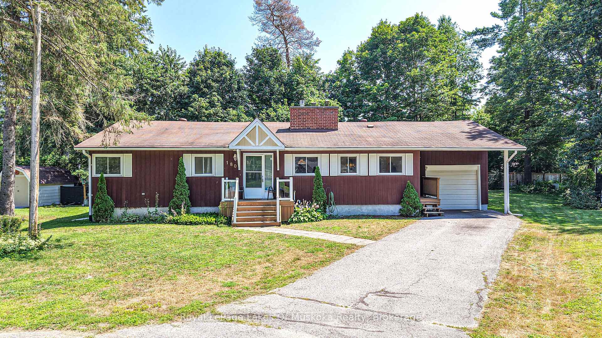 Photo 3 of 180 Lofty Pines Crescent, Gravenhurst, Muskoka (S) — HOMEH