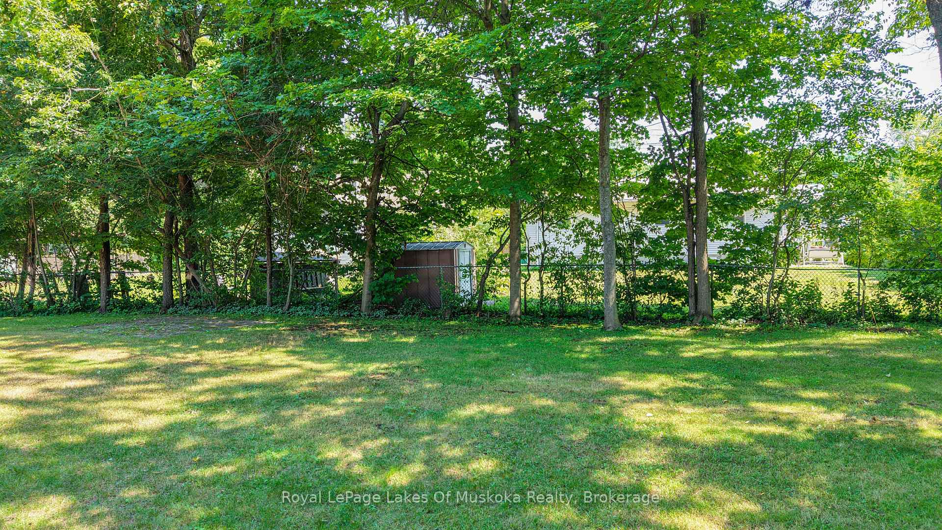 Photo 5 of 180 Lofty Pines Crescent, Gravenhurst, Muskoka (S) — HOMEH