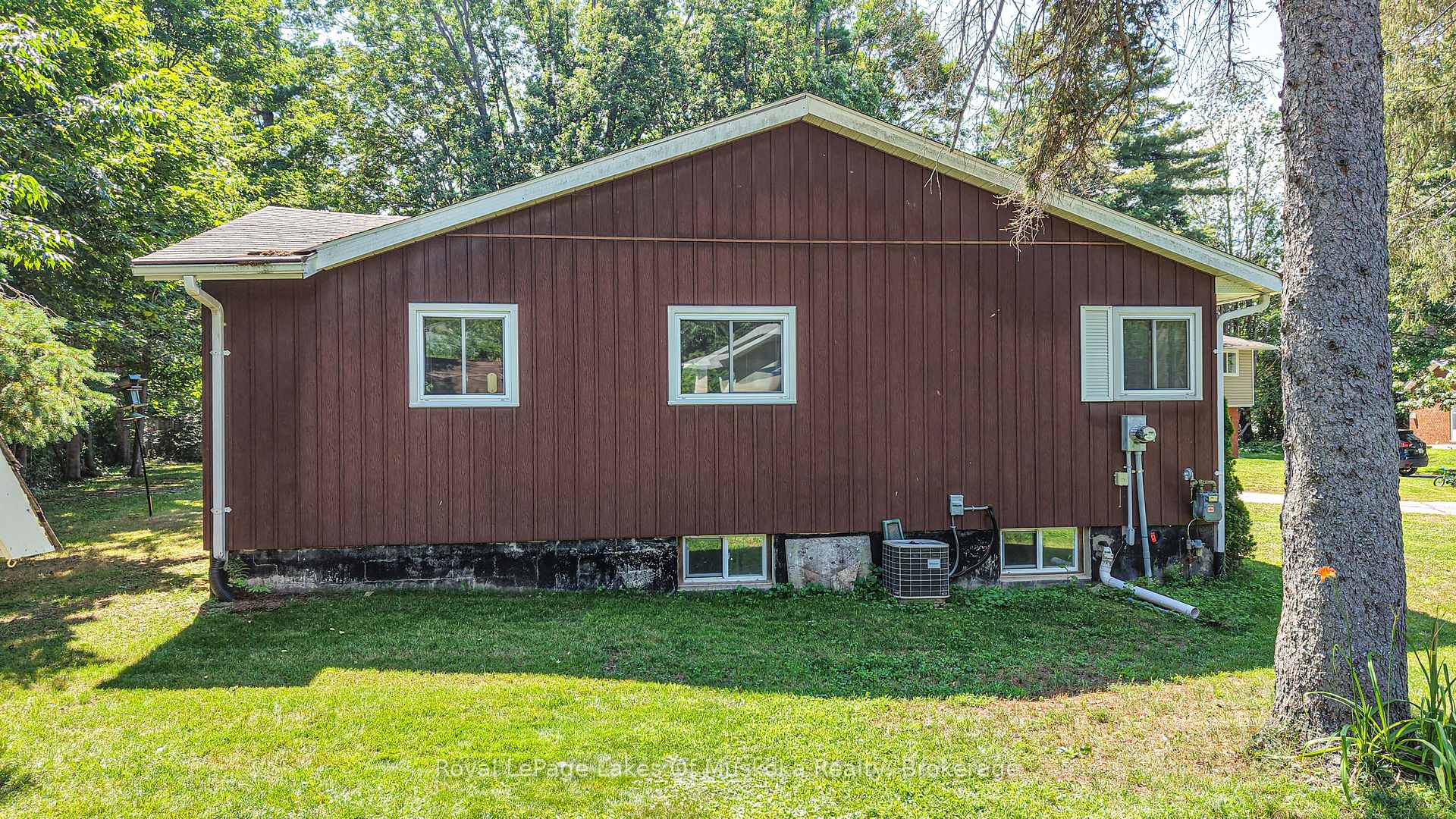 Photo 8 of 180 Lofty Pines Crescent, Gravenhurst, Muskoka (S) — HOMEH