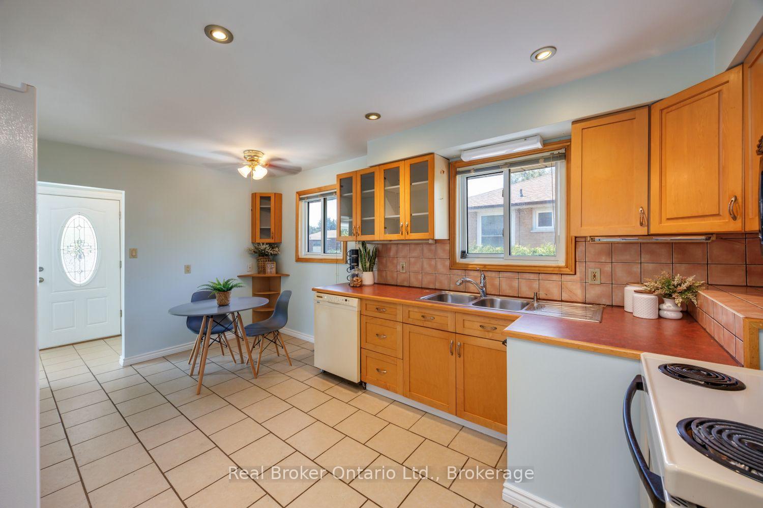 Photo 16 of 12 Sunset Road, Clarington, Bowmanville — HOMEH