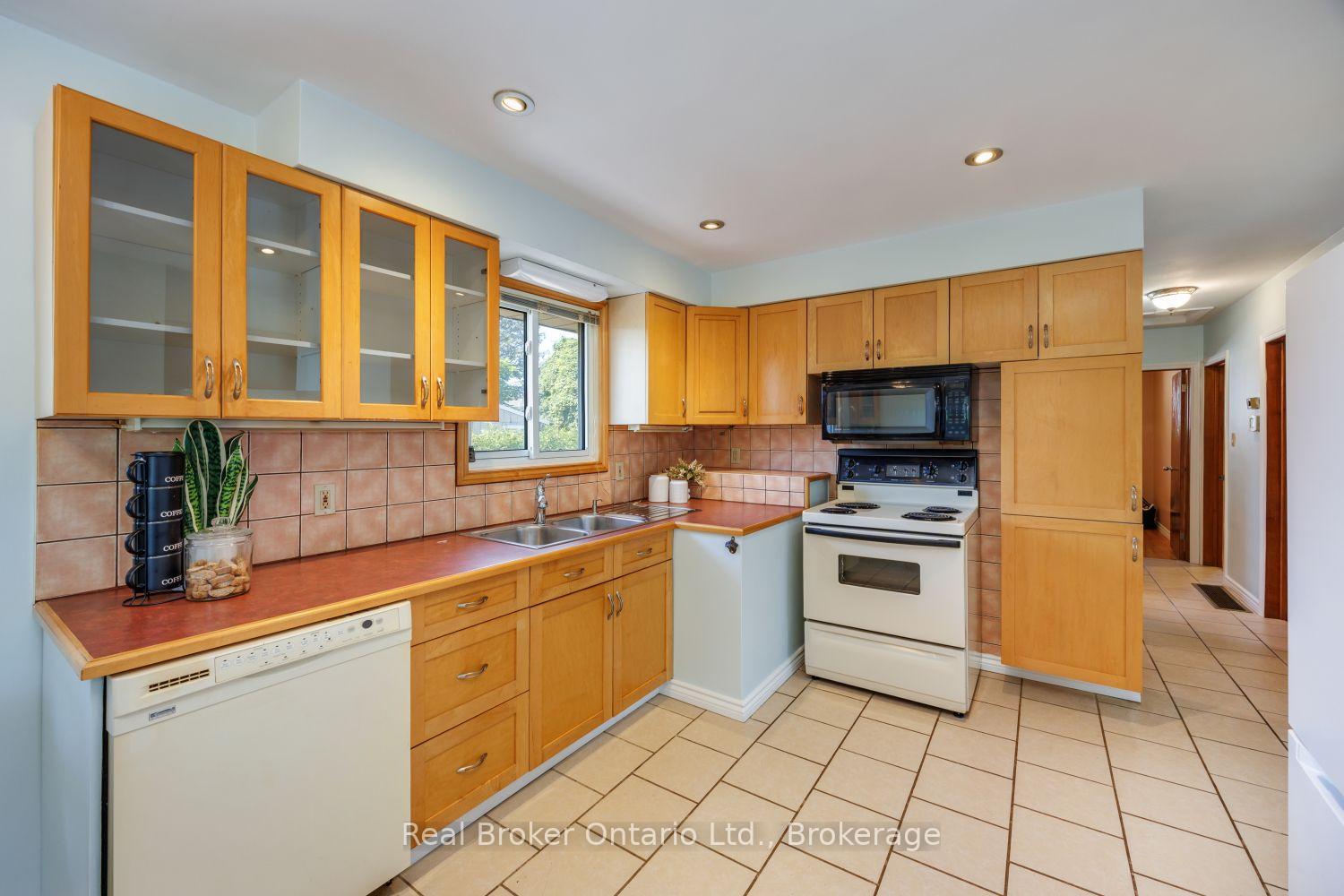 Photo 17 of 12 Sunset Road, Clarington, Bowmanville — HOMEH