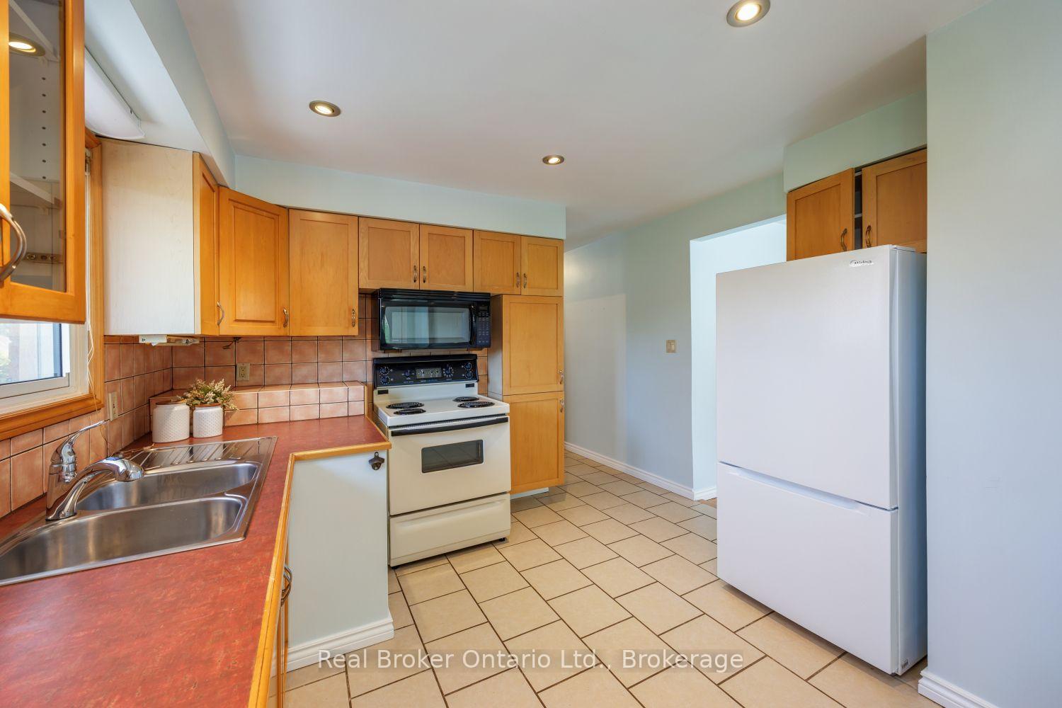 Photo 18 of 12 Sunset Road, Clarington, Bowmanville — HOMEH