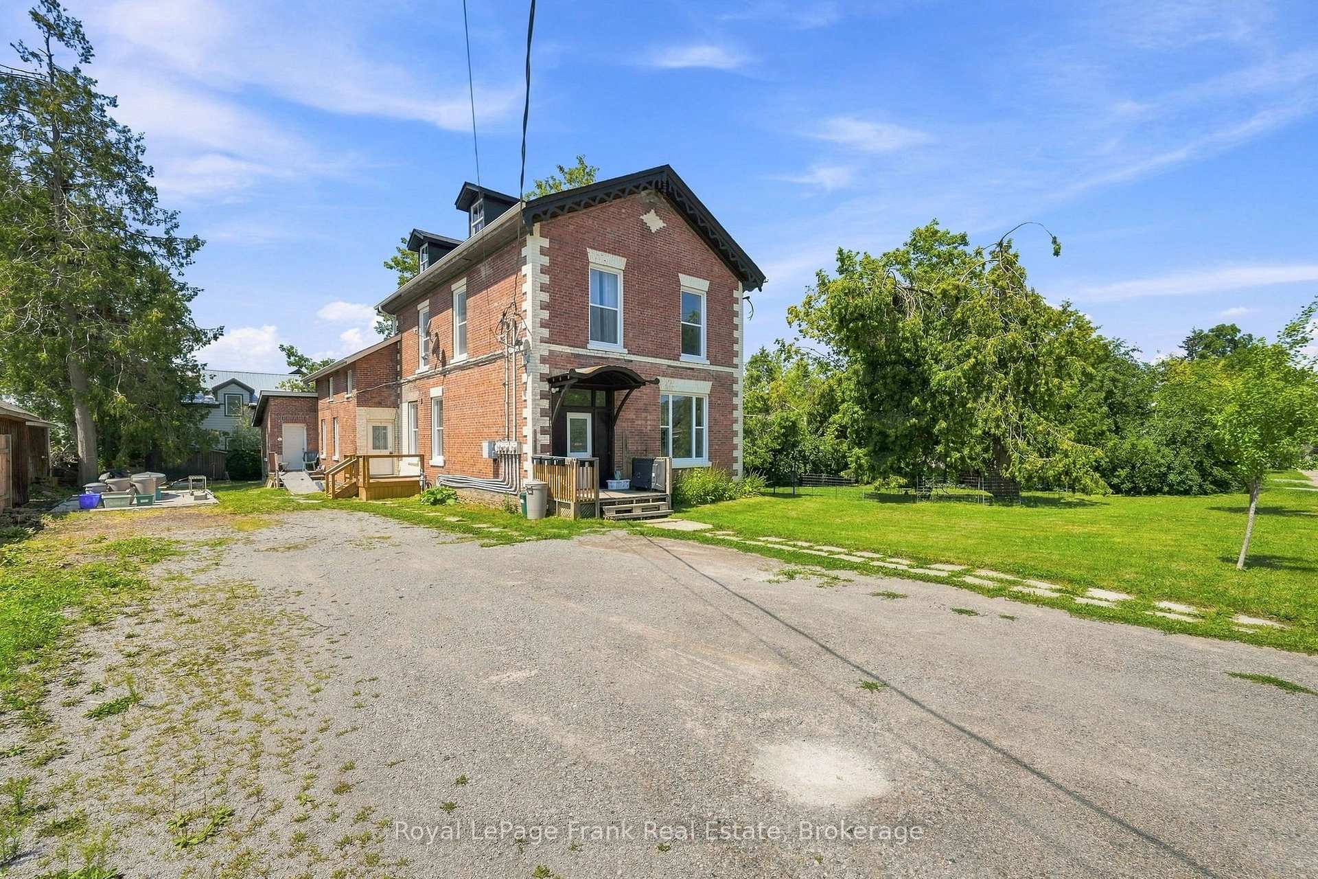 Photo 3 of 25 Mill Street, Kawartha Lakes, Lindsay — HOMEH