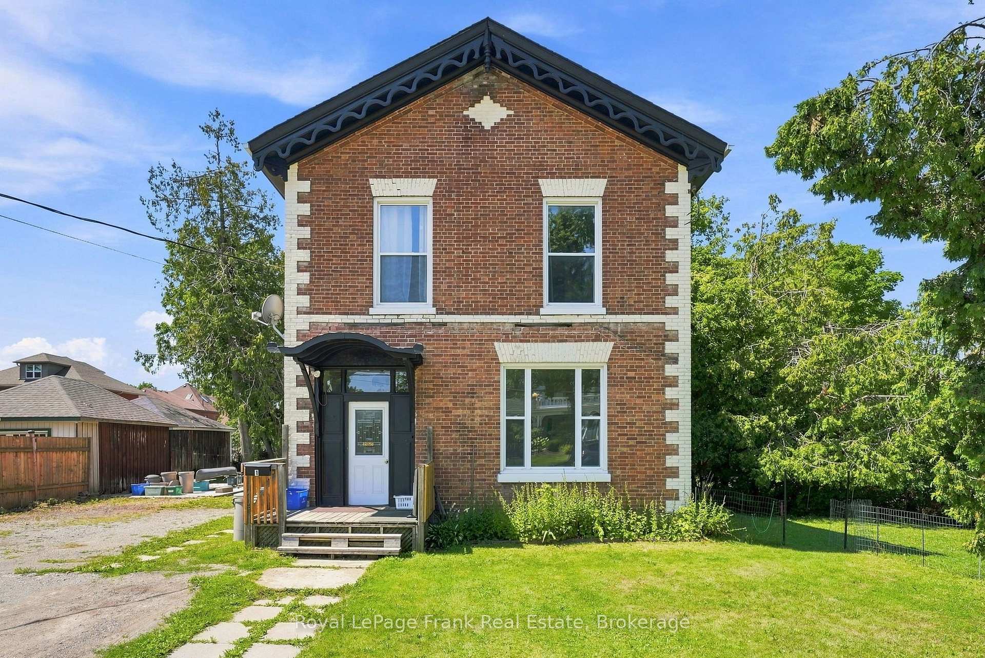 Photo 5 of 25 Mill Street, Kawartha Lakes, Lindsay — HOMEH