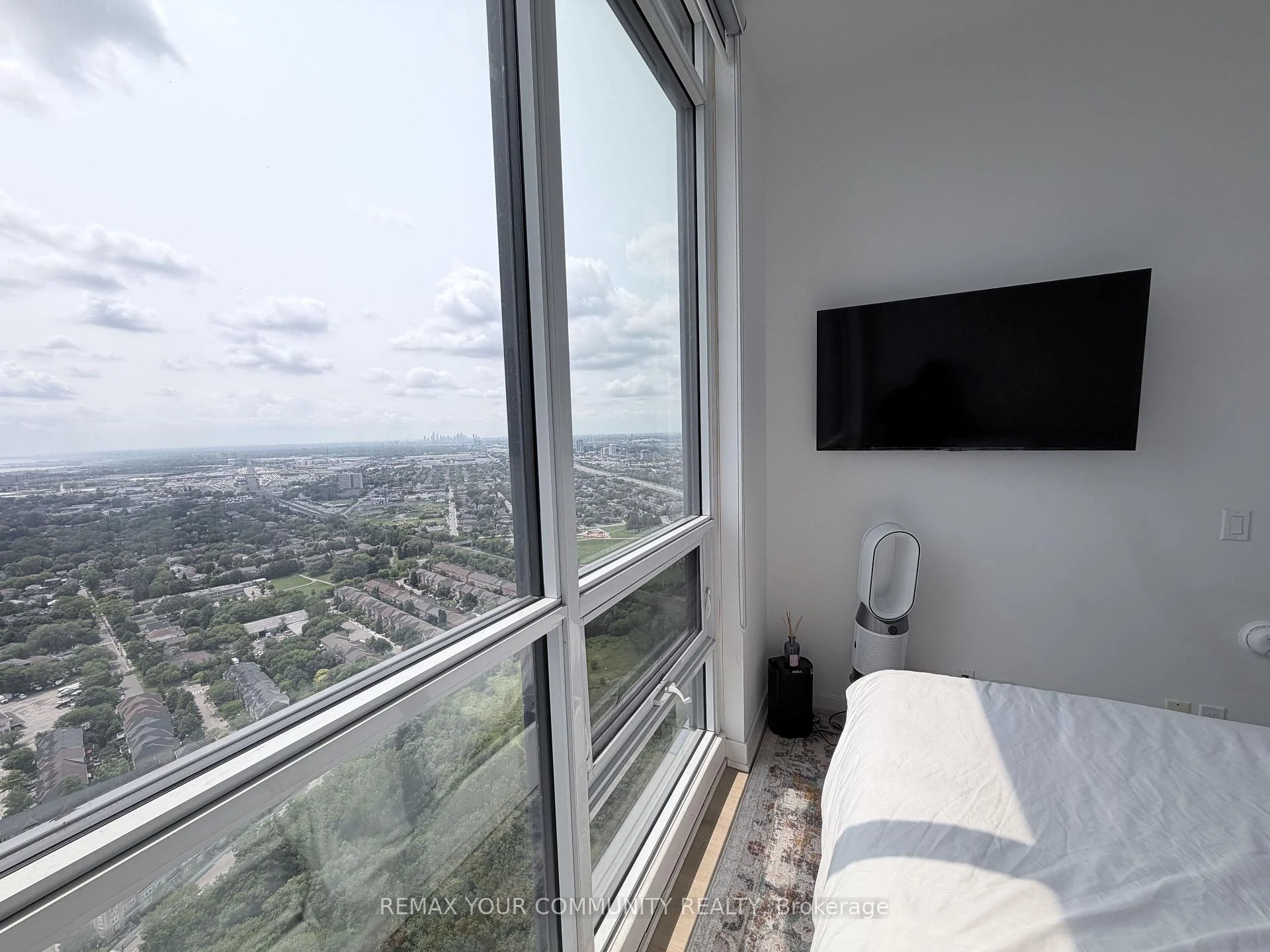 Photo 35 of Unit PH2, 2220 Lakeshore Boulevard, Etobicoke, Mimico — HOMEH