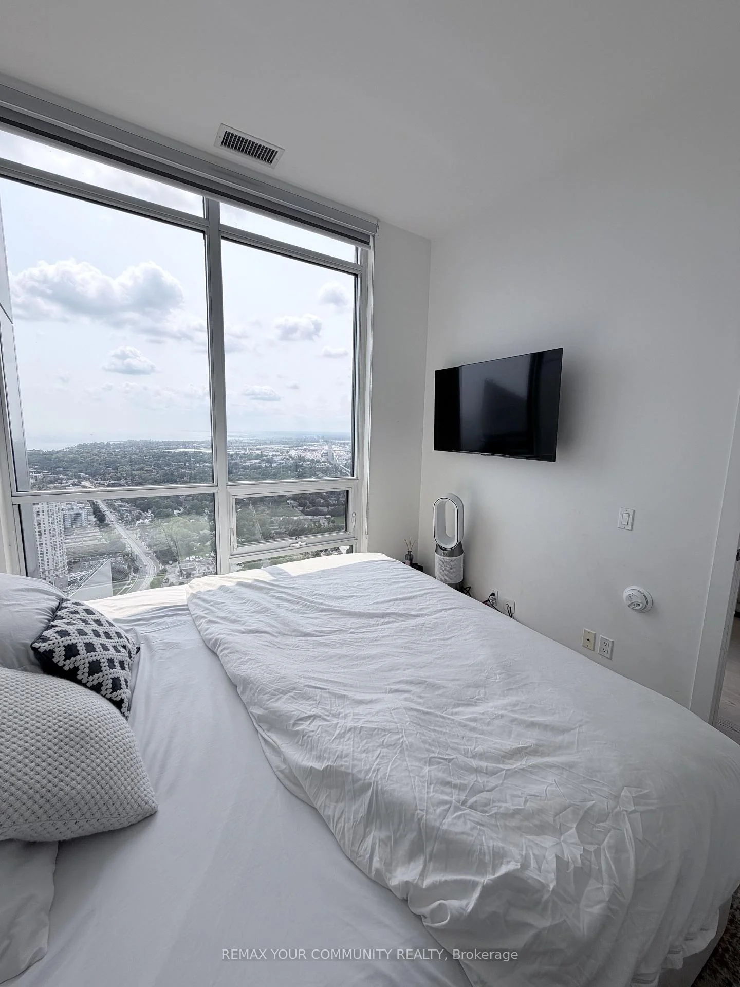 Photo 37 of Unit PH2, 2220 Lakeshore Boulevard, Etobicoke, Mimico — HOMEH