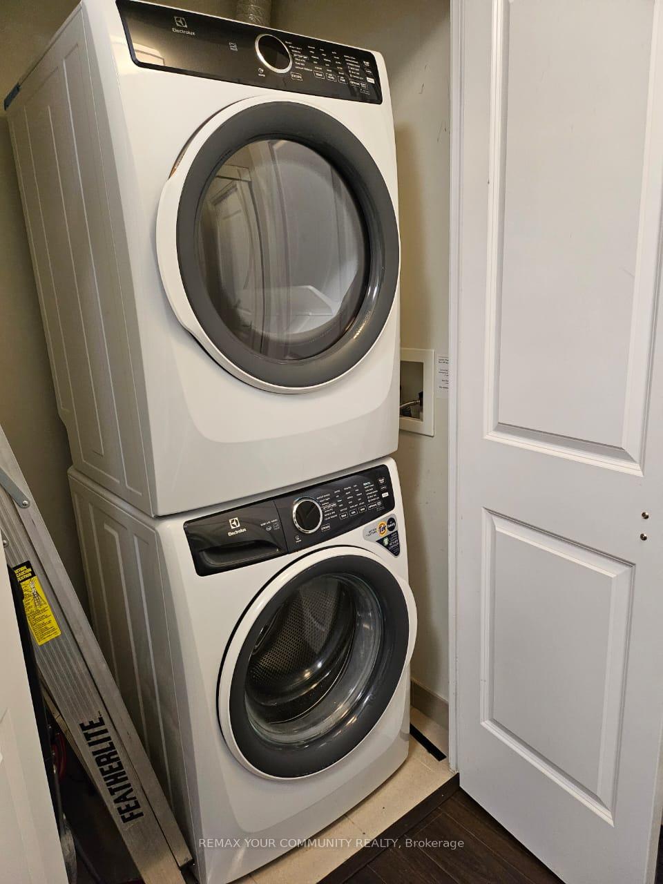 Photo 7 of Unit 423, 2 Old Mill Drive, Toronto, High Park-Swansea — HOMEH