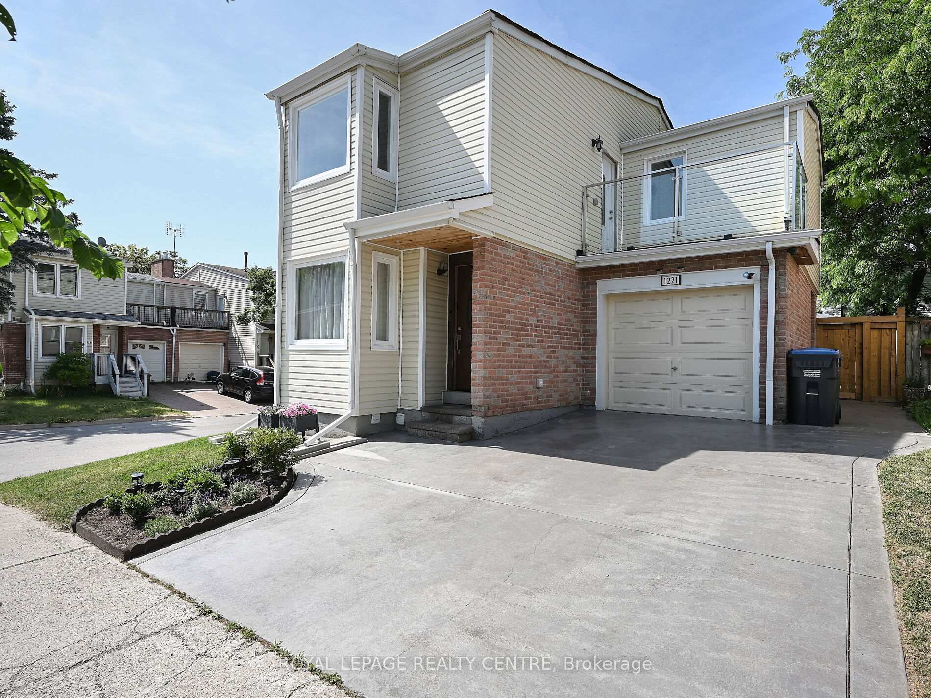 Photo 2 of 1221 Kos Boulevard, Mississauga, Lorne Park — HOMEH