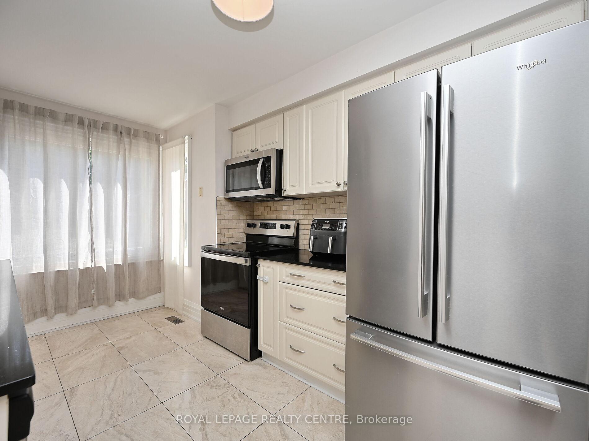Photo 3 of 1221 Kos Boulevard, Mississauga, Lorne Park — HOMEH