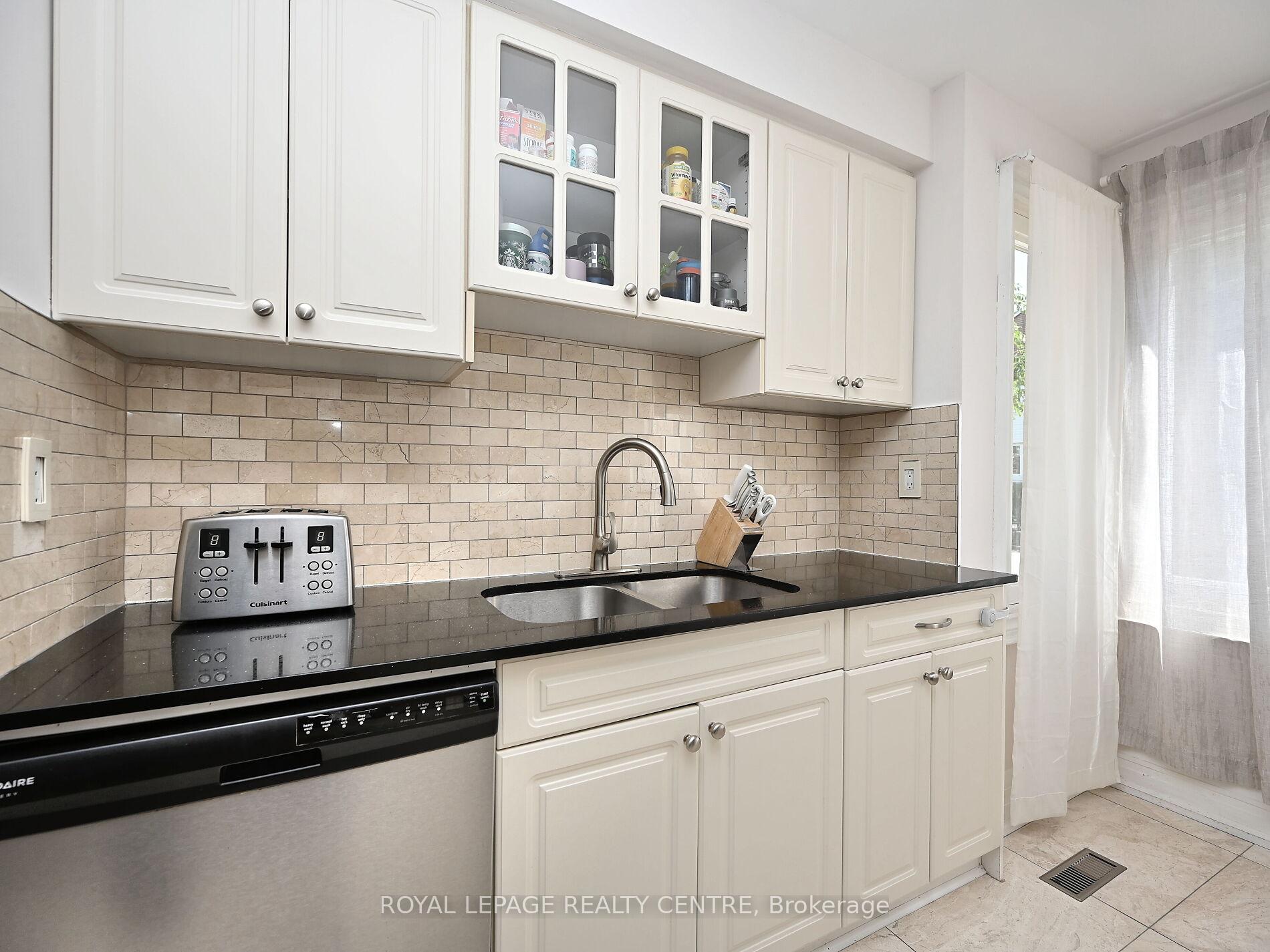 Photo 4 of 1221 Kos Boulevard, Mississauga, Lorne Park — HOMEH