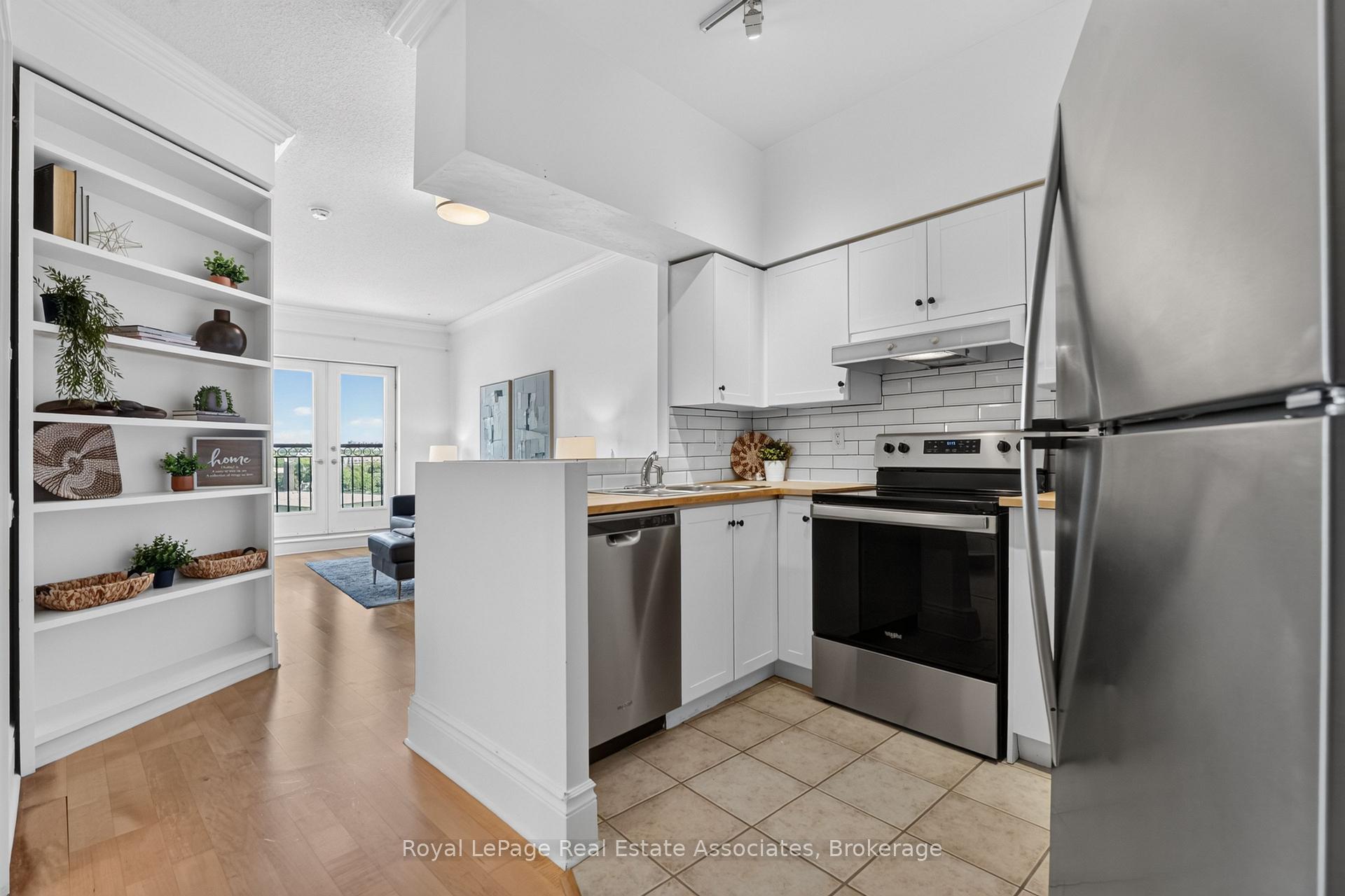 Photo 3 of Unit 1006, 115 Richmond Street E, Toronto, Church-Yonge Corridor — HOMEH