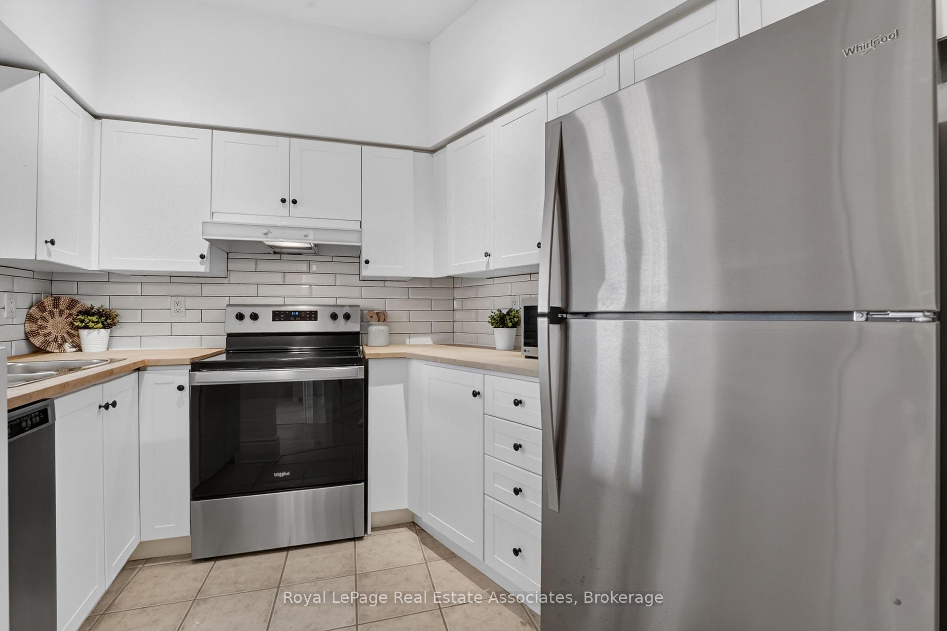 Photo 5 of Unit 1006, 115 Richmond Street E, Toronto, Church-Yonge Corridor — HOMEH