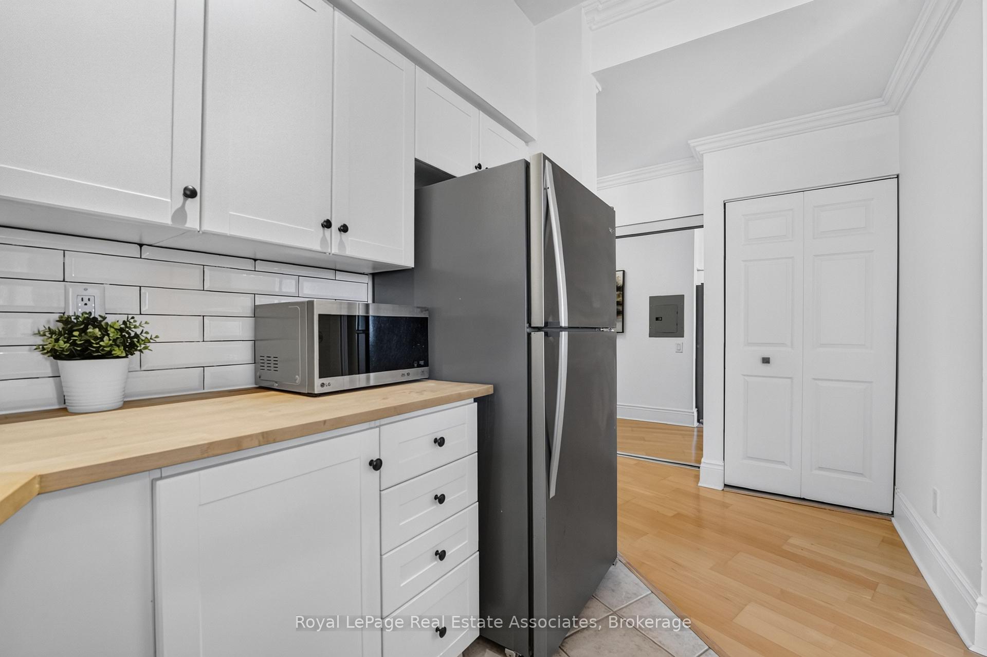 Photo 6 of Unit 1006, 115 Richmond Street E, Toronto, Church-Yonge Corridor — HOMEH