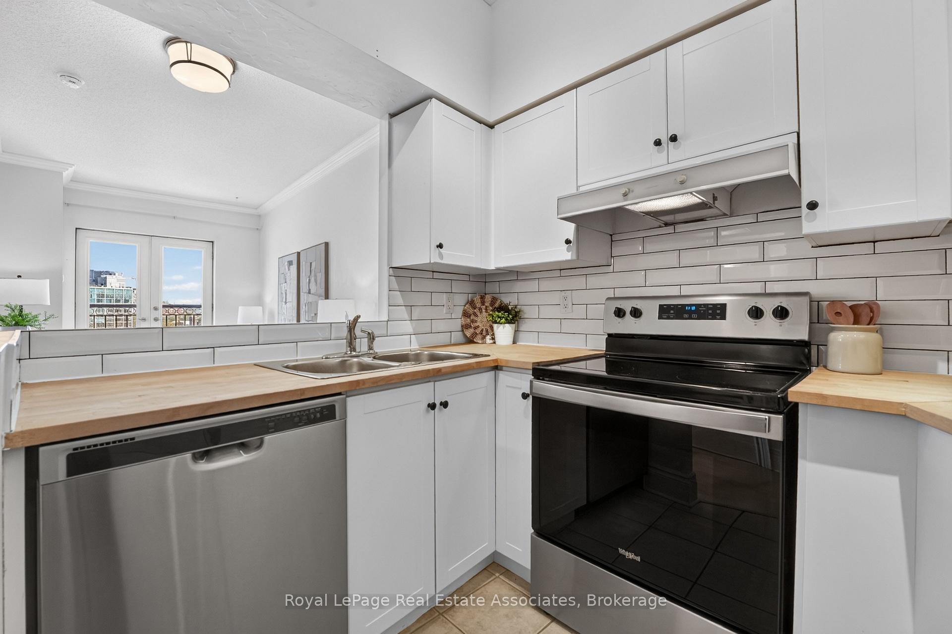 Photo 7 of Unit 1006, 115 Richmond Street E, Toronto, Church-Yonge Corridor — HOMEH