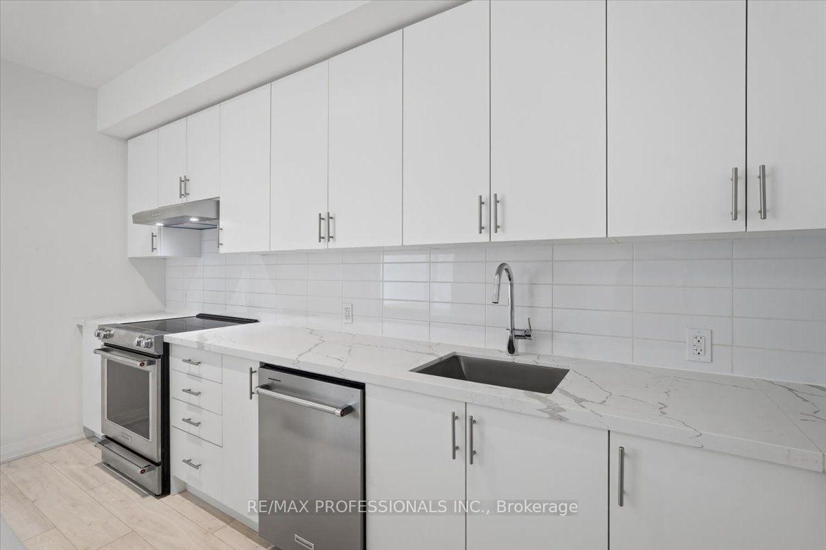 Photo 17 of Unit 321, 8960 Jane Street, Vaughan, Concord — HOMEH