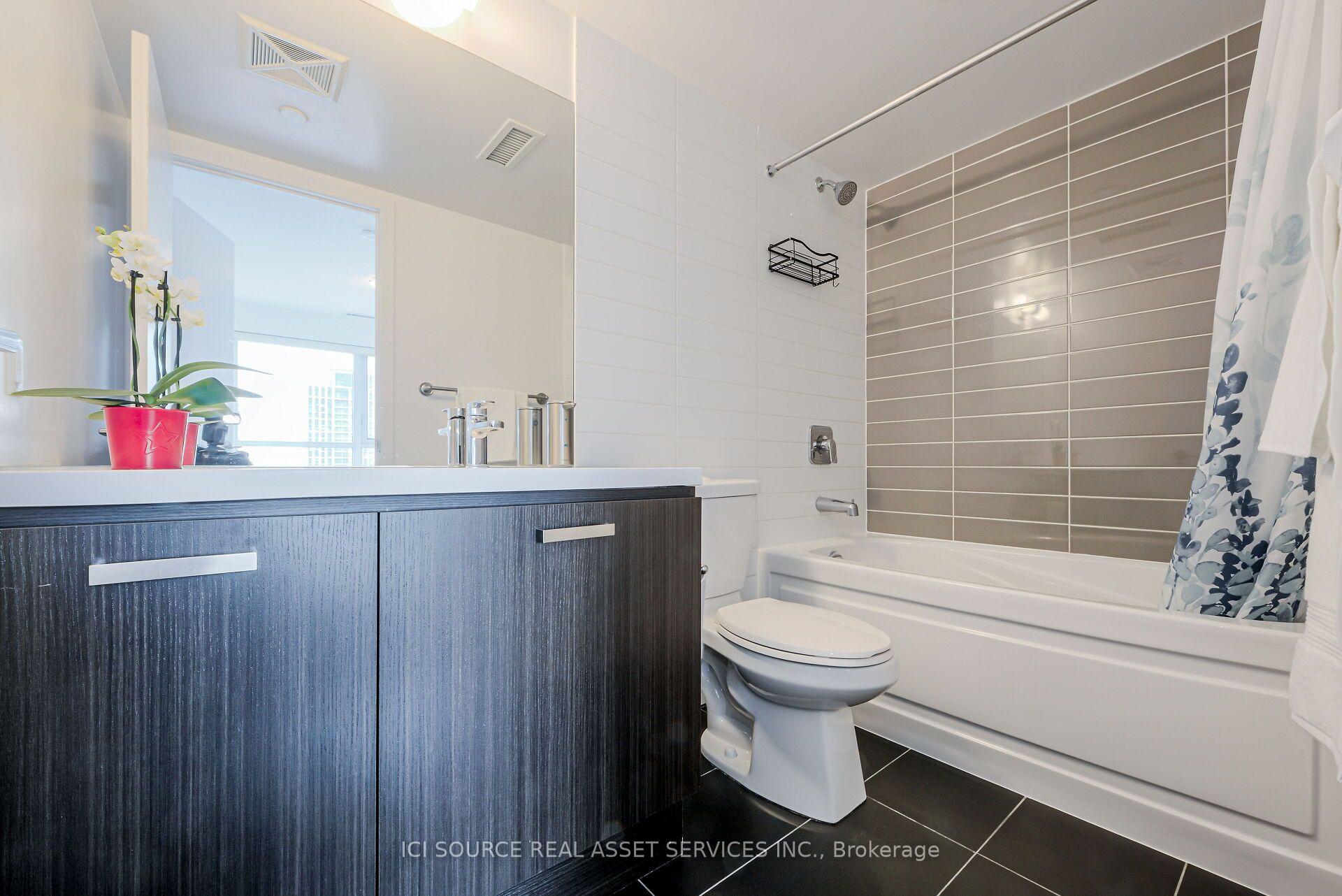 Photo 6 of Unit 3005, 125 Redpath Avenue, Toronto, Mount Pleasant West — HOMEH