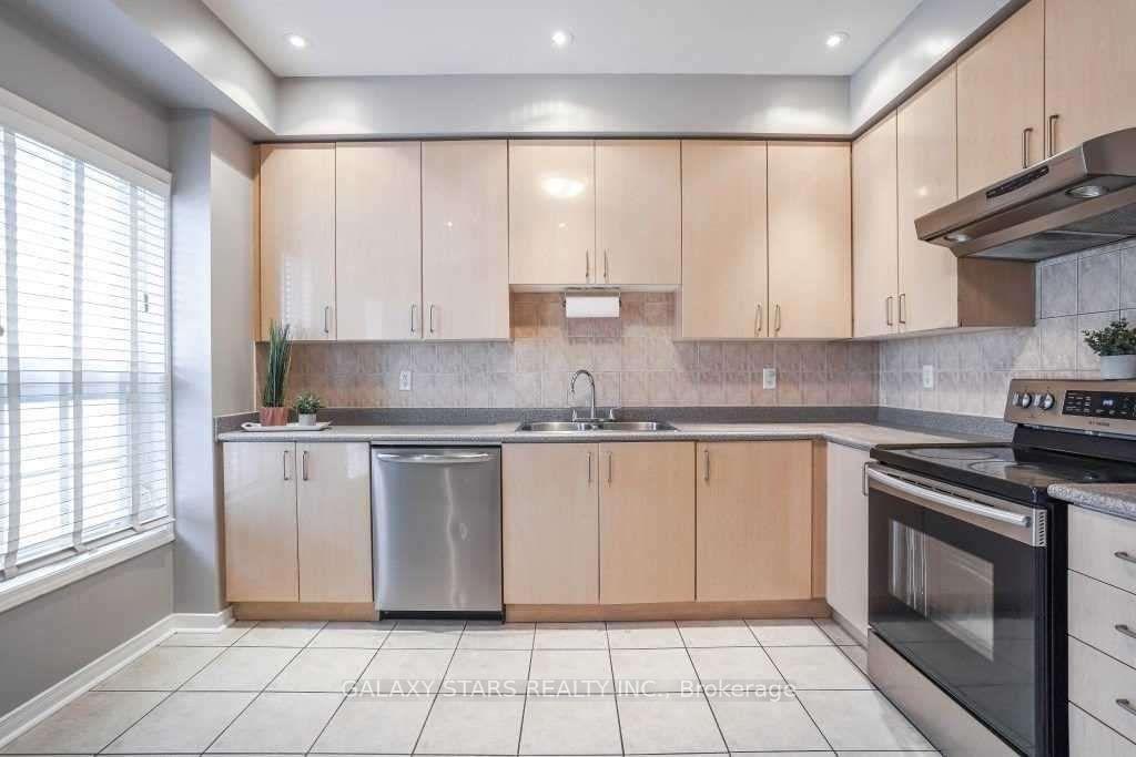 Photo 13 of 249 Monarch Avenue, Ajax, South West — HOMEH
